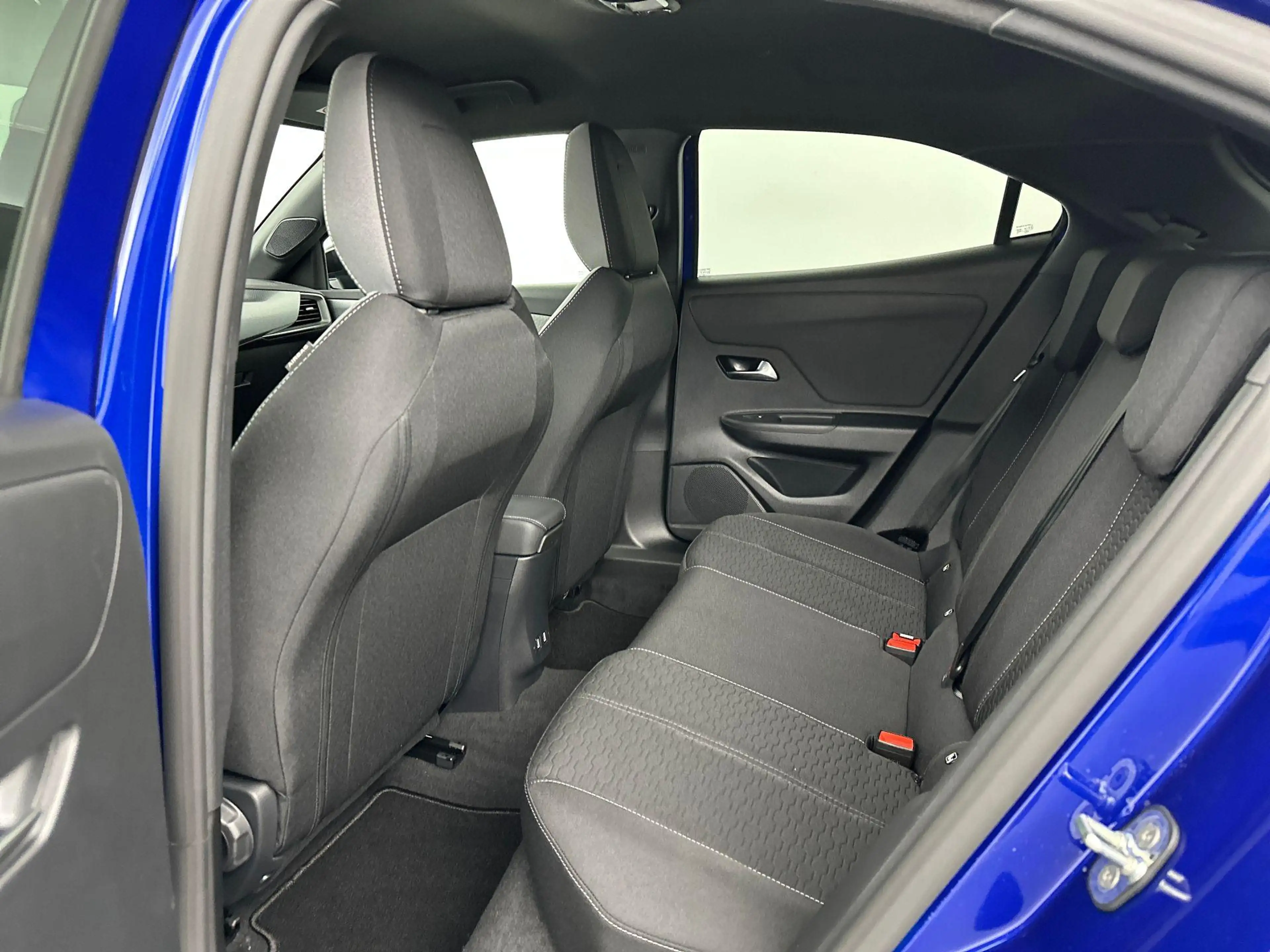 Opel Mokka-E Electric Business Edition 54 kWh — photo 15