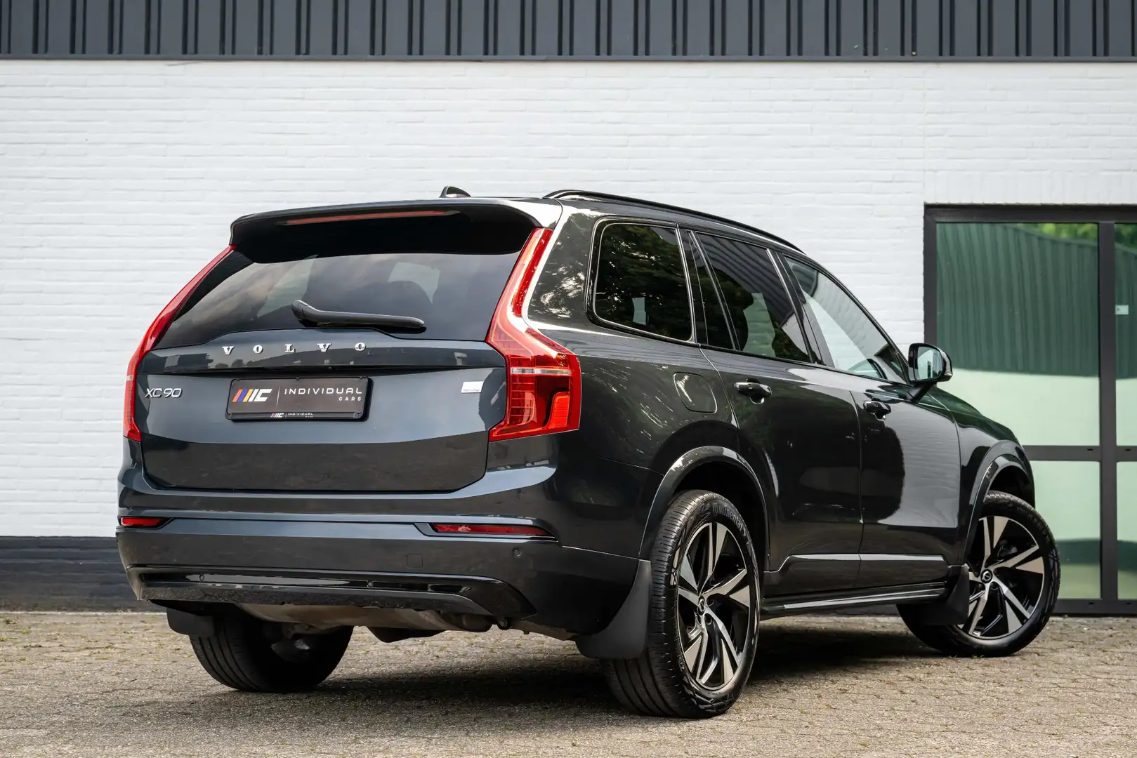 Volvo XC90 2.0 T8 Recharge AWD R-Design 455pk LONG RANGE Šedá - 2