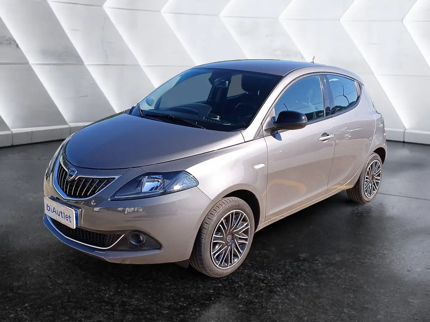 Lancia Ypsilon 1.0 firefly hybrid Gold s&s 70cv 5p.ti Zilver - 1