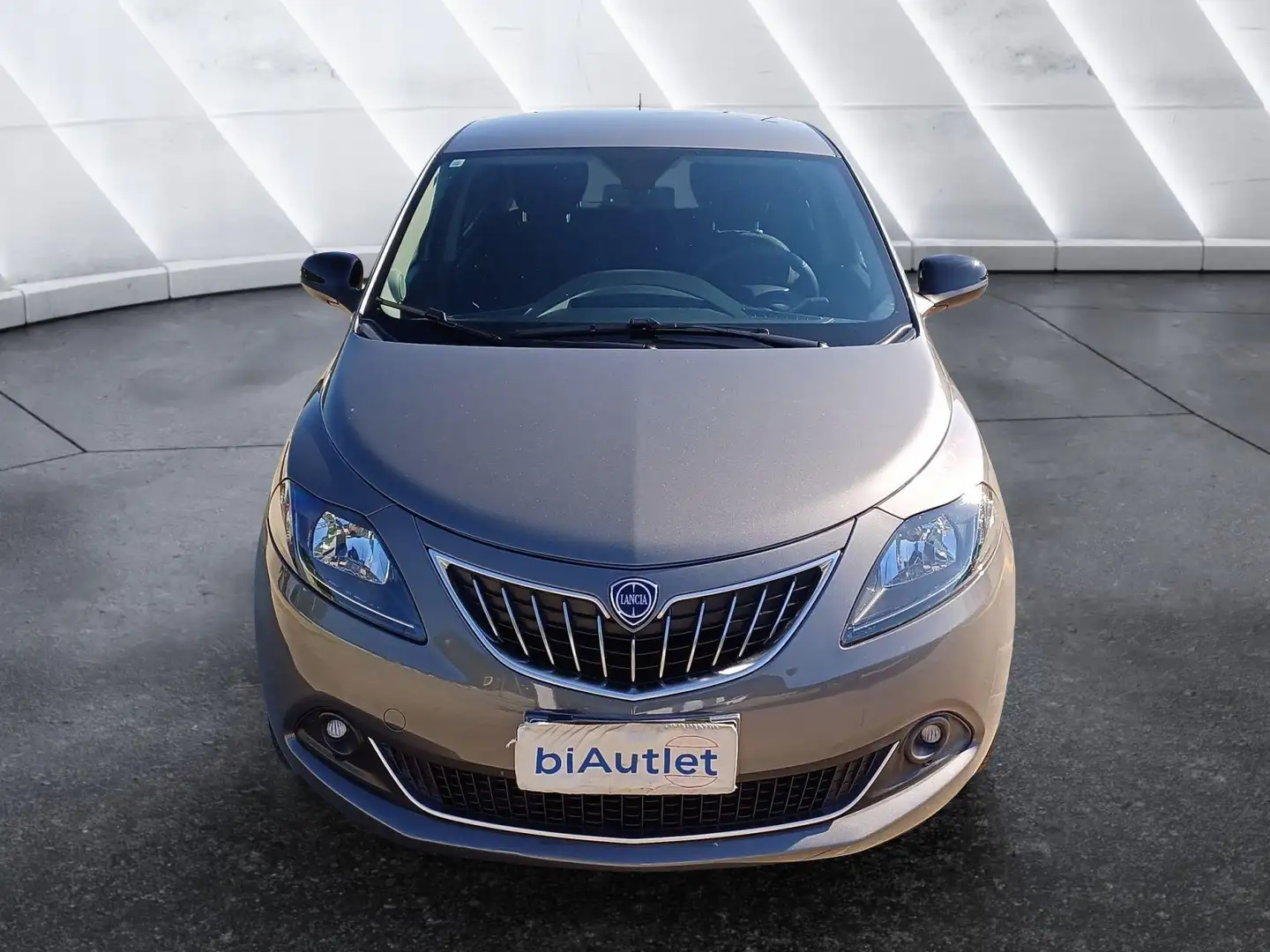 Lancia Ypsilon 1.0 firefly hybrid Gold s&s 70cv 5p.ti Zilver - 2