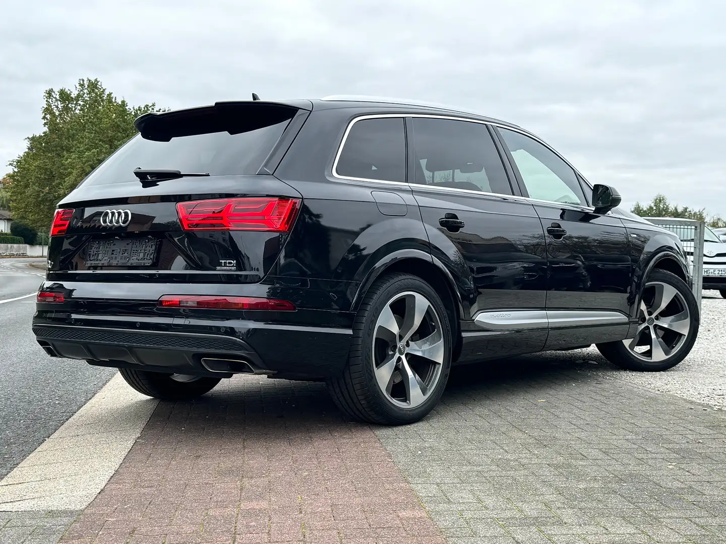 Audi Q7 3.0 TDI quattro 3x S line BOSE Pano 7Sitz Vollaust Noir - 2