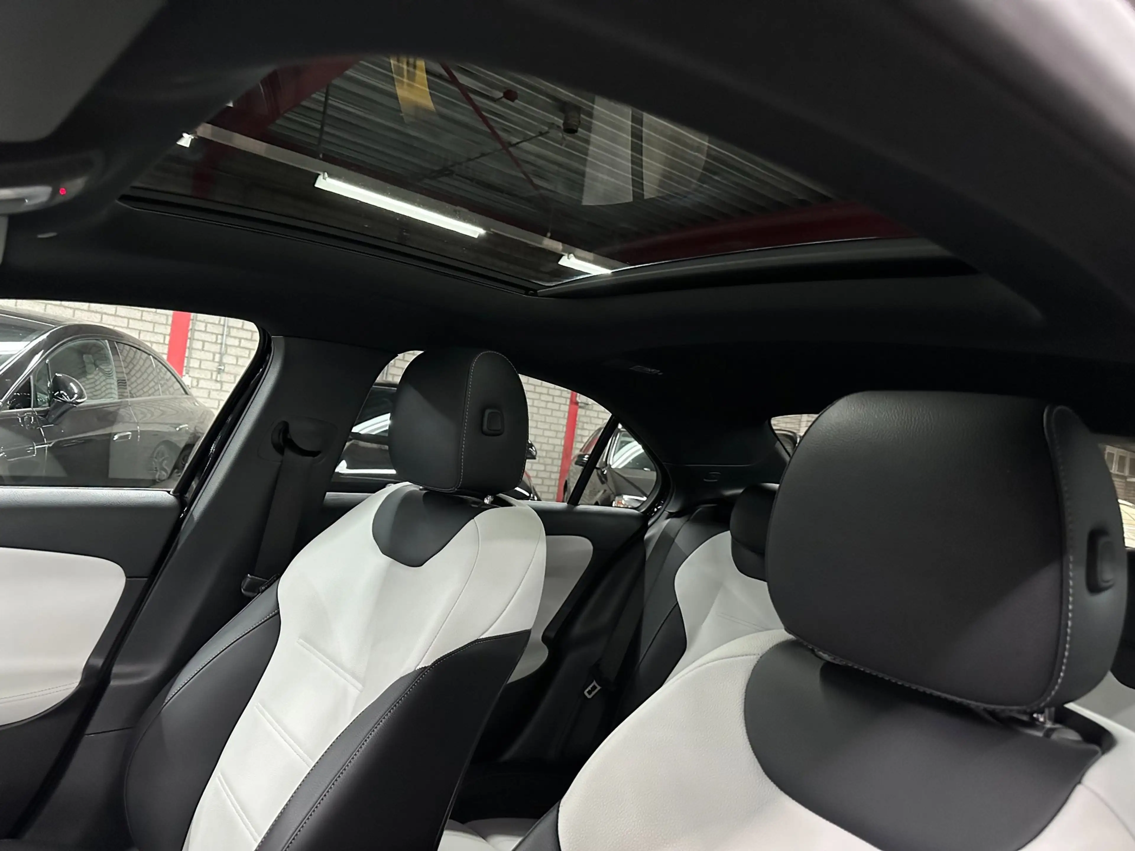 Mercedes-Benz A 250 Premium Plus, AMG, Pano, Leder — photo 15