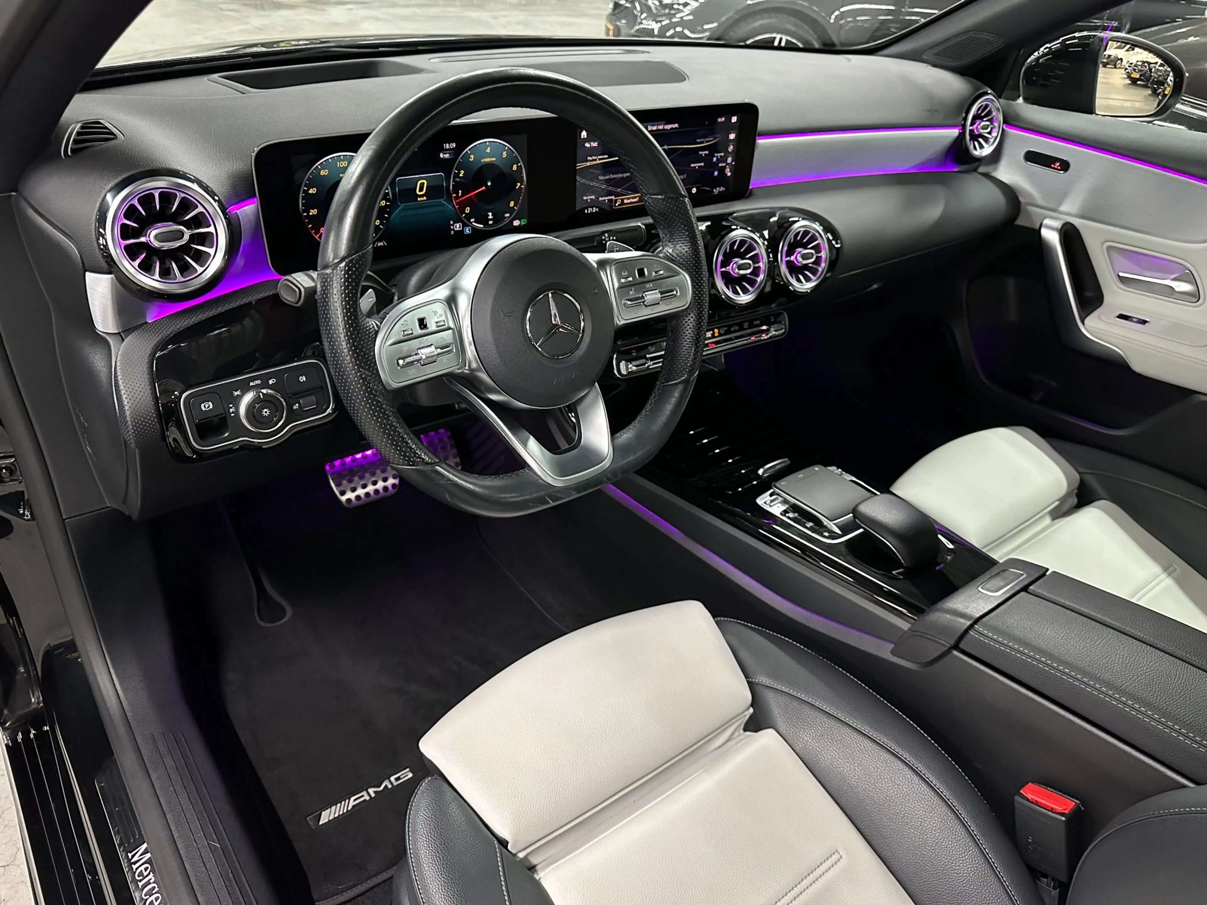 Mercedes-Benz A 250 Premium Plus, AMG, Pano, Leder — photo 3