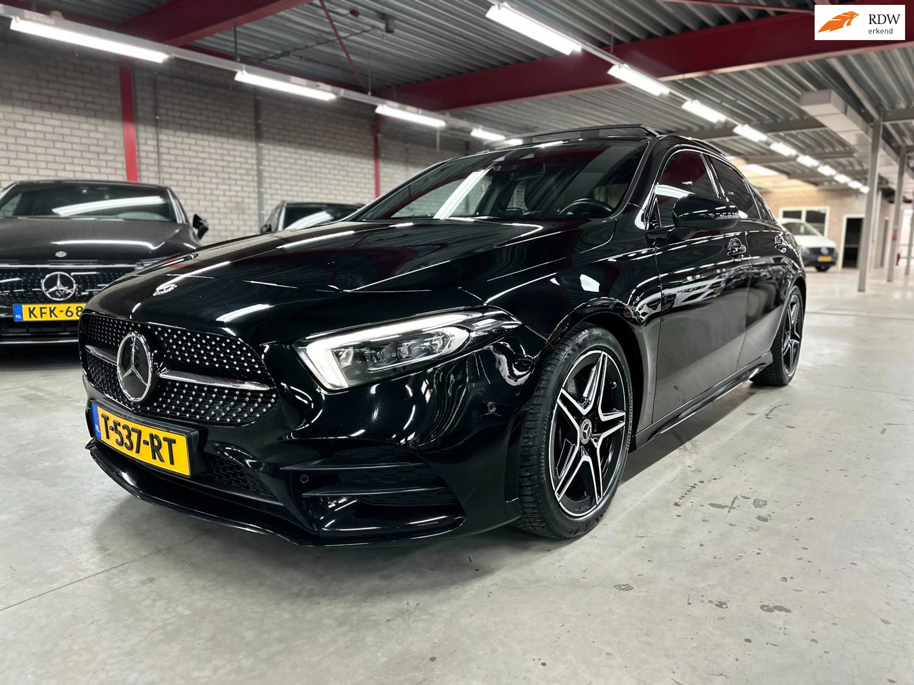 Mercedes-Benz A 250 Premium Plus, AMG, Pano, Leder