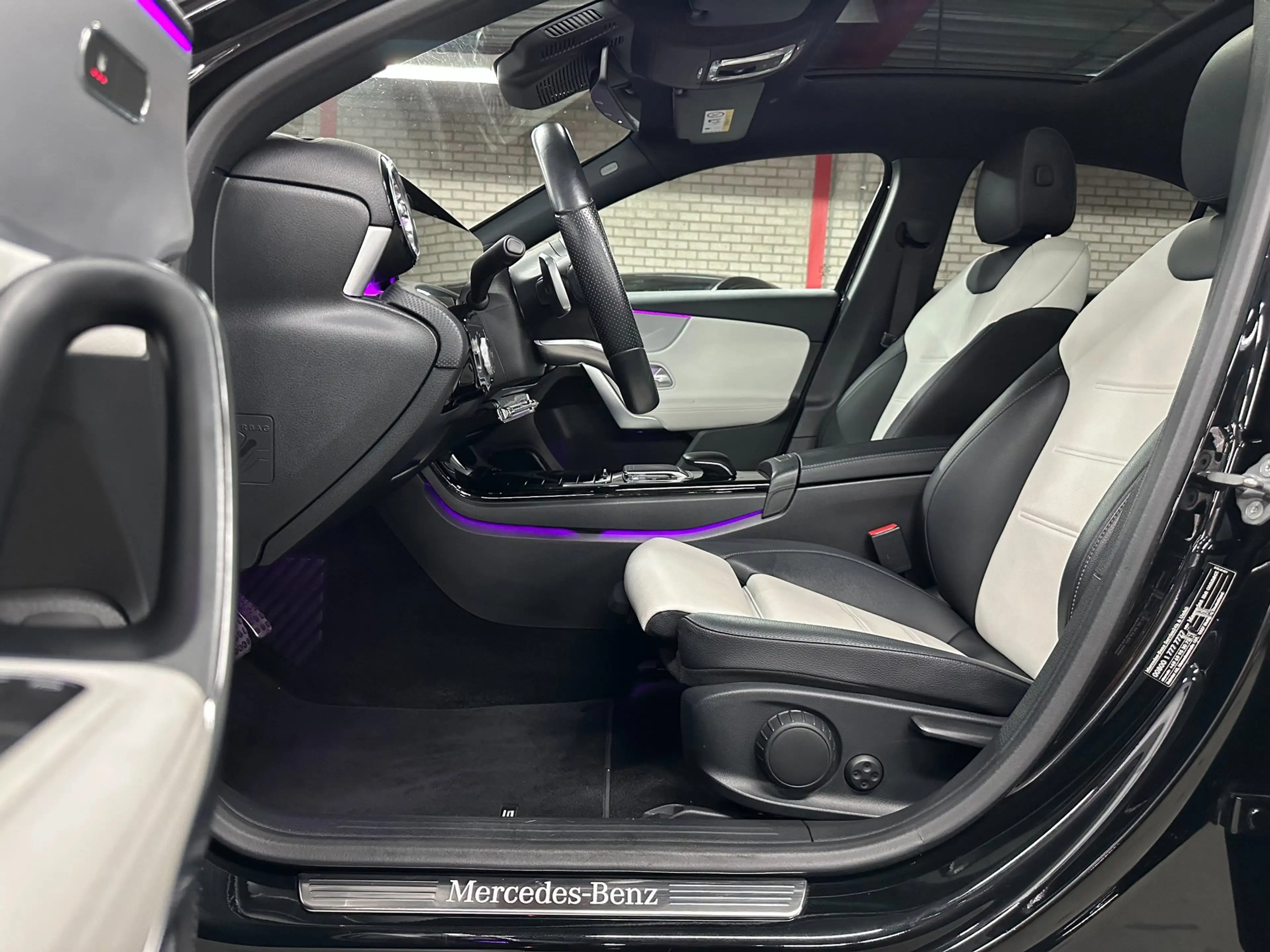 Mercedes-Benz A 250 Premium Plus, AMG, Pano, Leder — photo 14