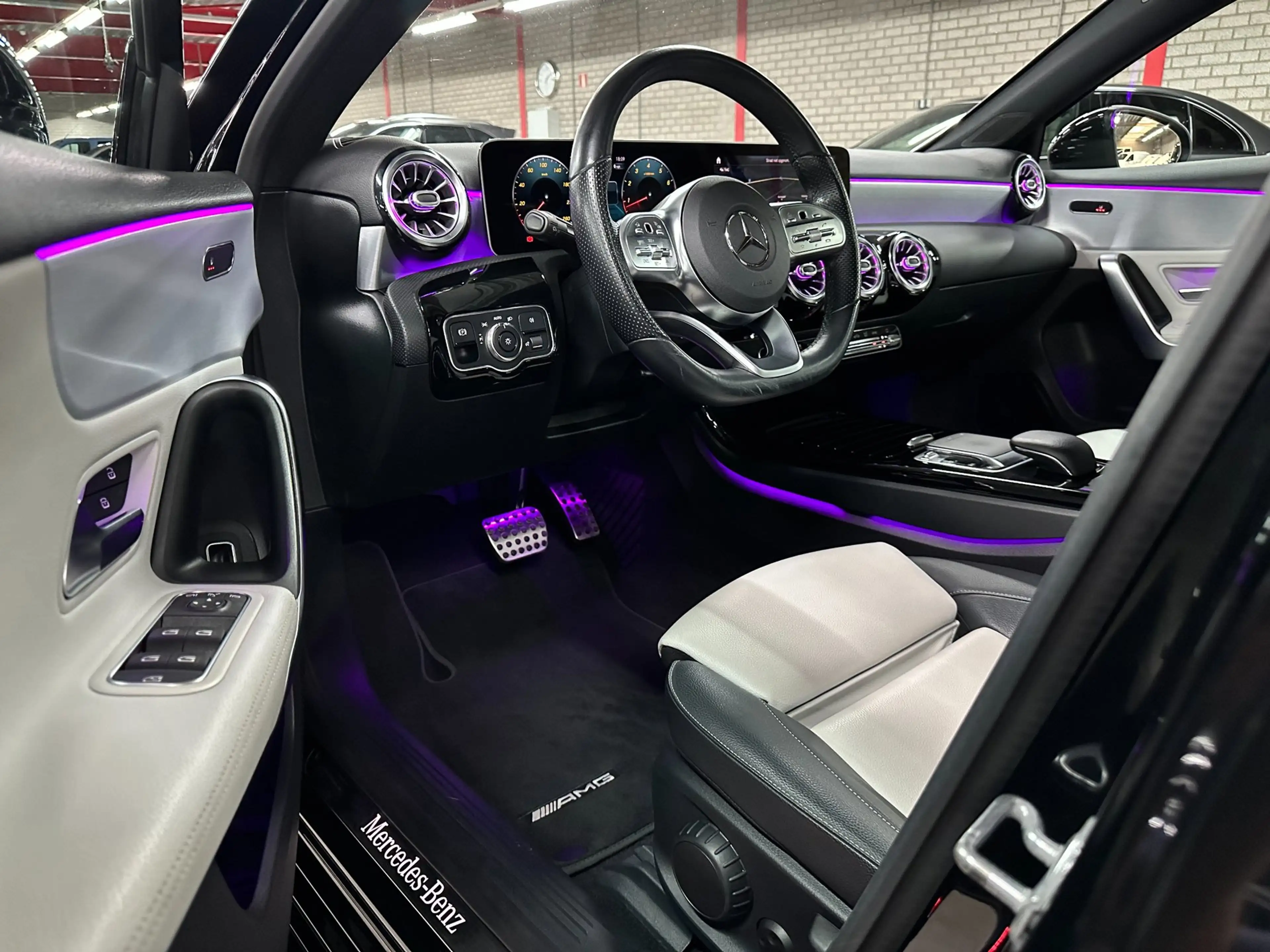 Mercedes-Benz A 250 Premium Plus, AMG, Pano, Leder — photo 12