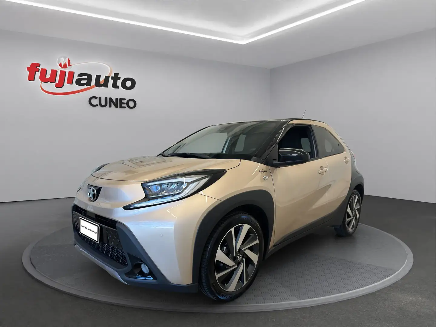 Toyota Aygo X Aygo X 1.0 Lounge 72cv Bronzo - 1