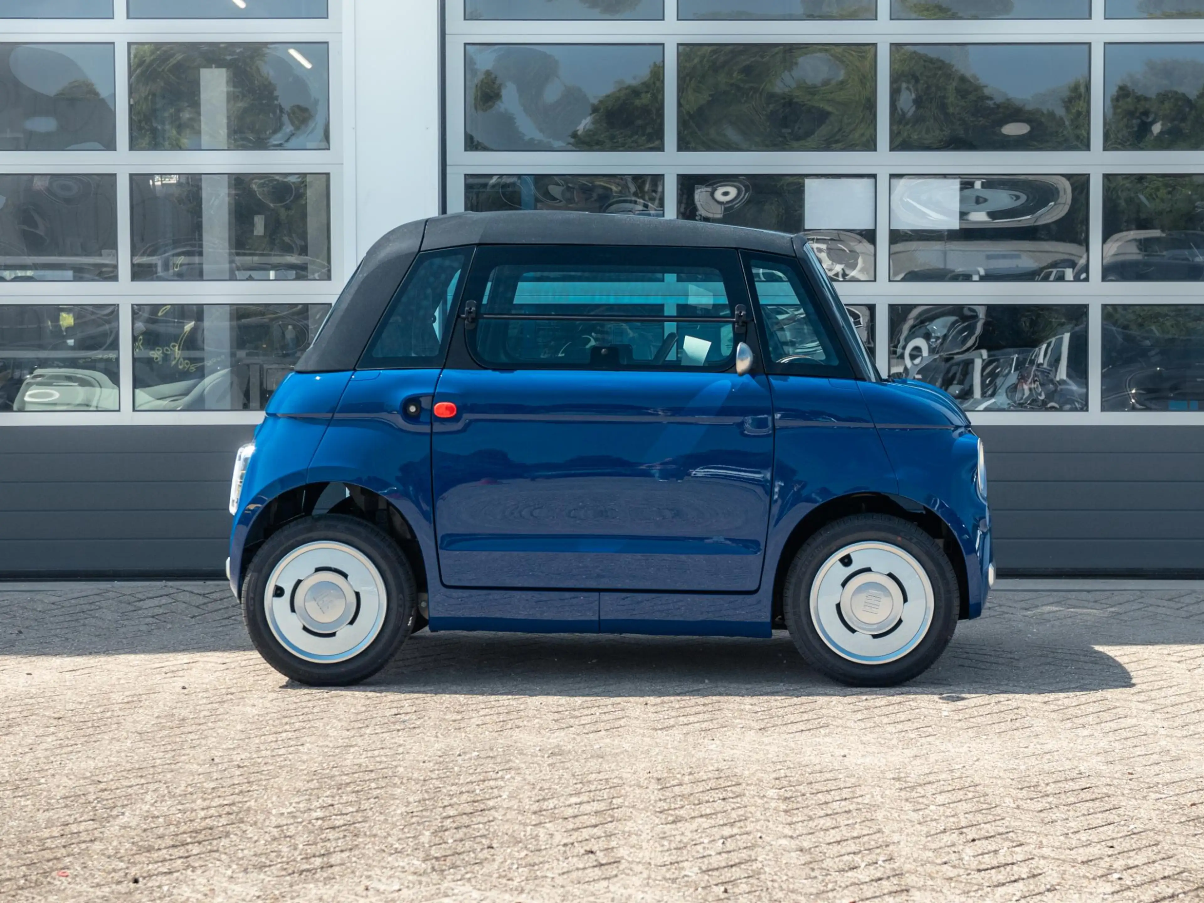 Fiat Topolino Base | Uniek | Donker Blauw | Leder LT Stone Beige — photo 7
