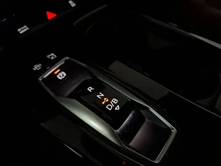 Audi A6 2024, foto 15