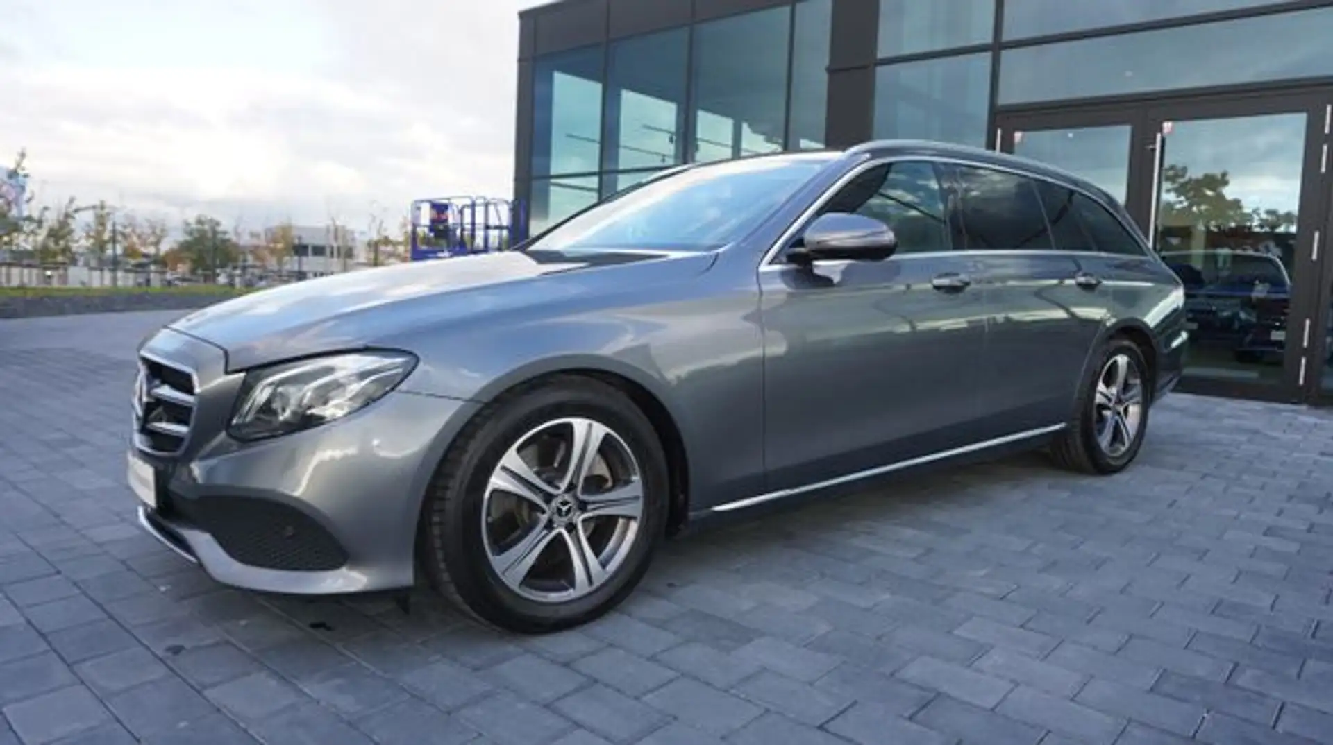 Mercedes-Benz E 300 AUTOMATIK+NAVIGATION+SHZ+TEMPOM+XENON E -Klasse T- Grau - 2