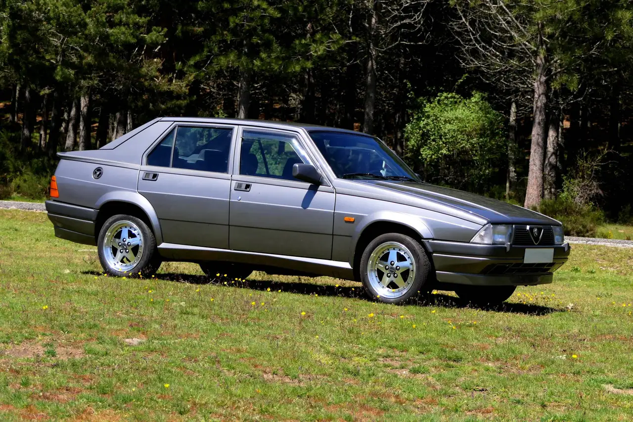 Alfa Romeo 75 2.0i ts, foto 4