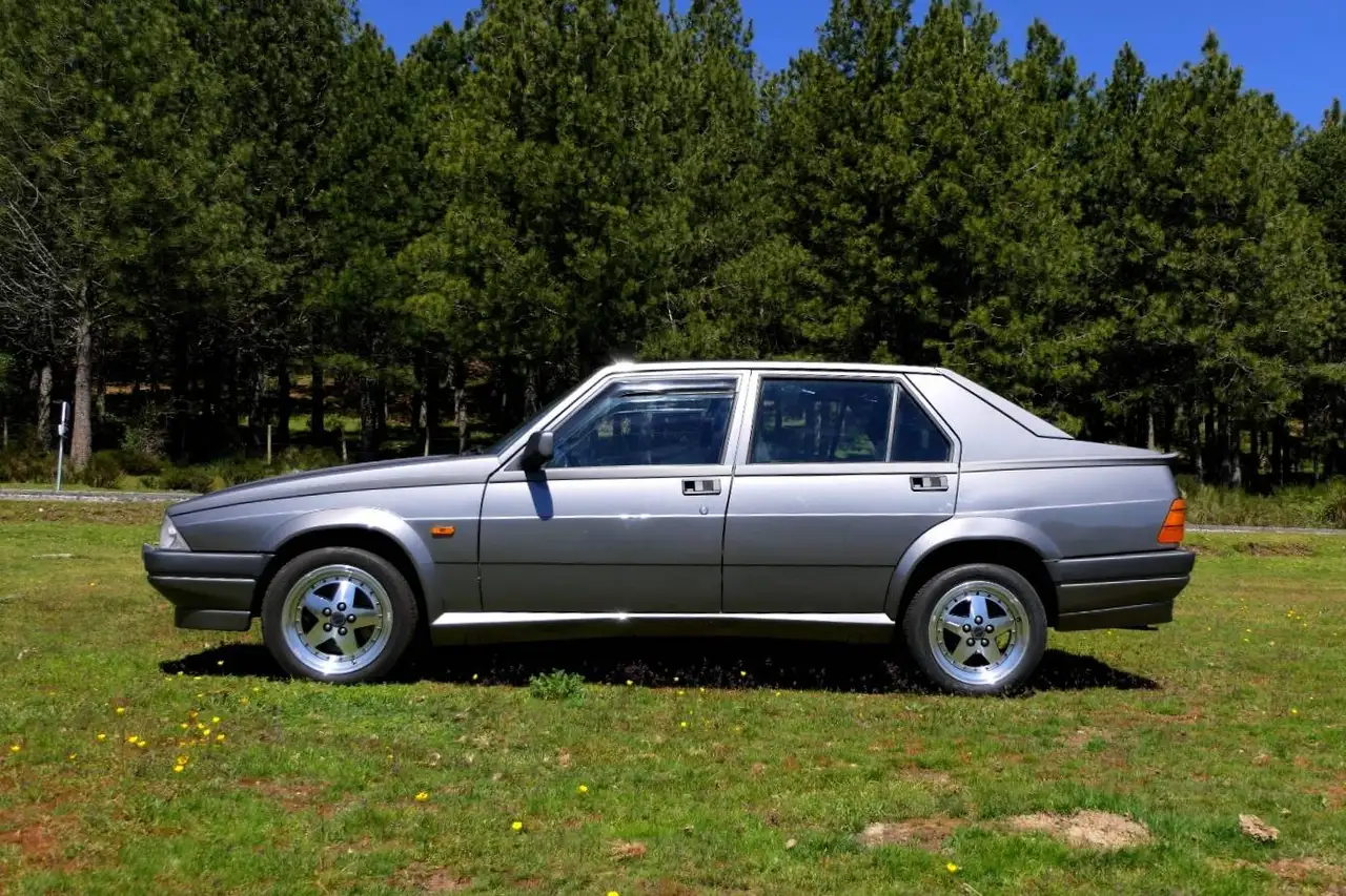 Alfa Romeo 75 2.0i ts, foto 2