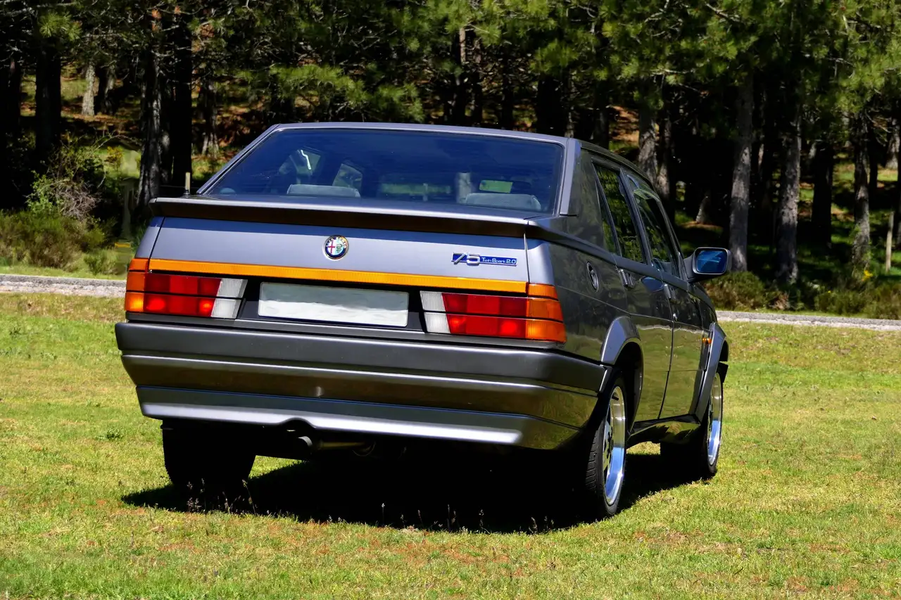 Alfa Romeo 75 2.0i ts, foto 3