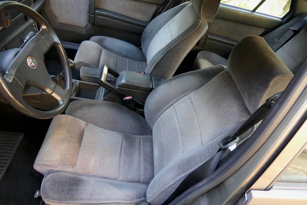 Alfa Romeo 75 2.0i ts, foto 9