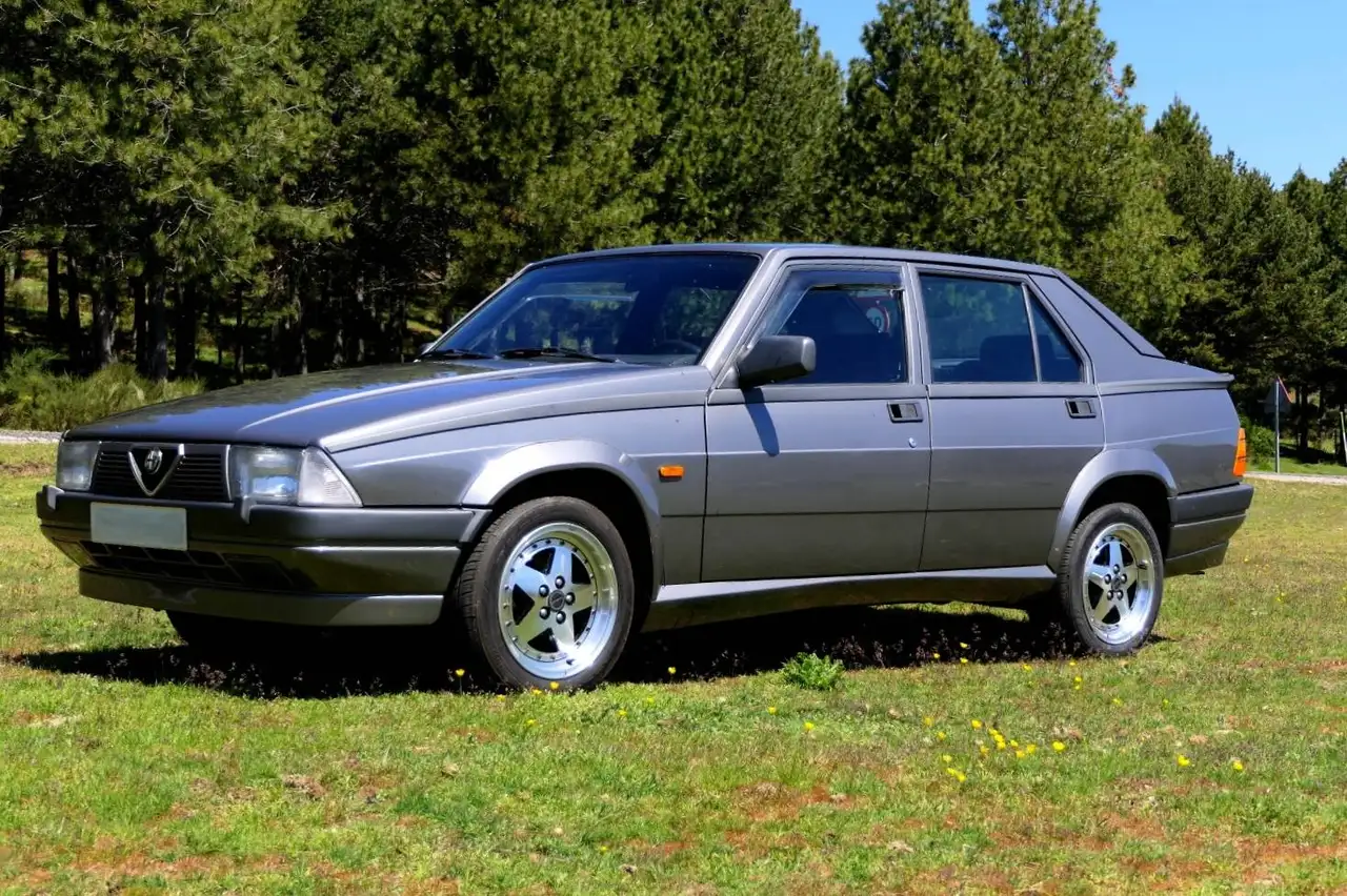 Alfa Romeo 75 2.0i ts, foto 1