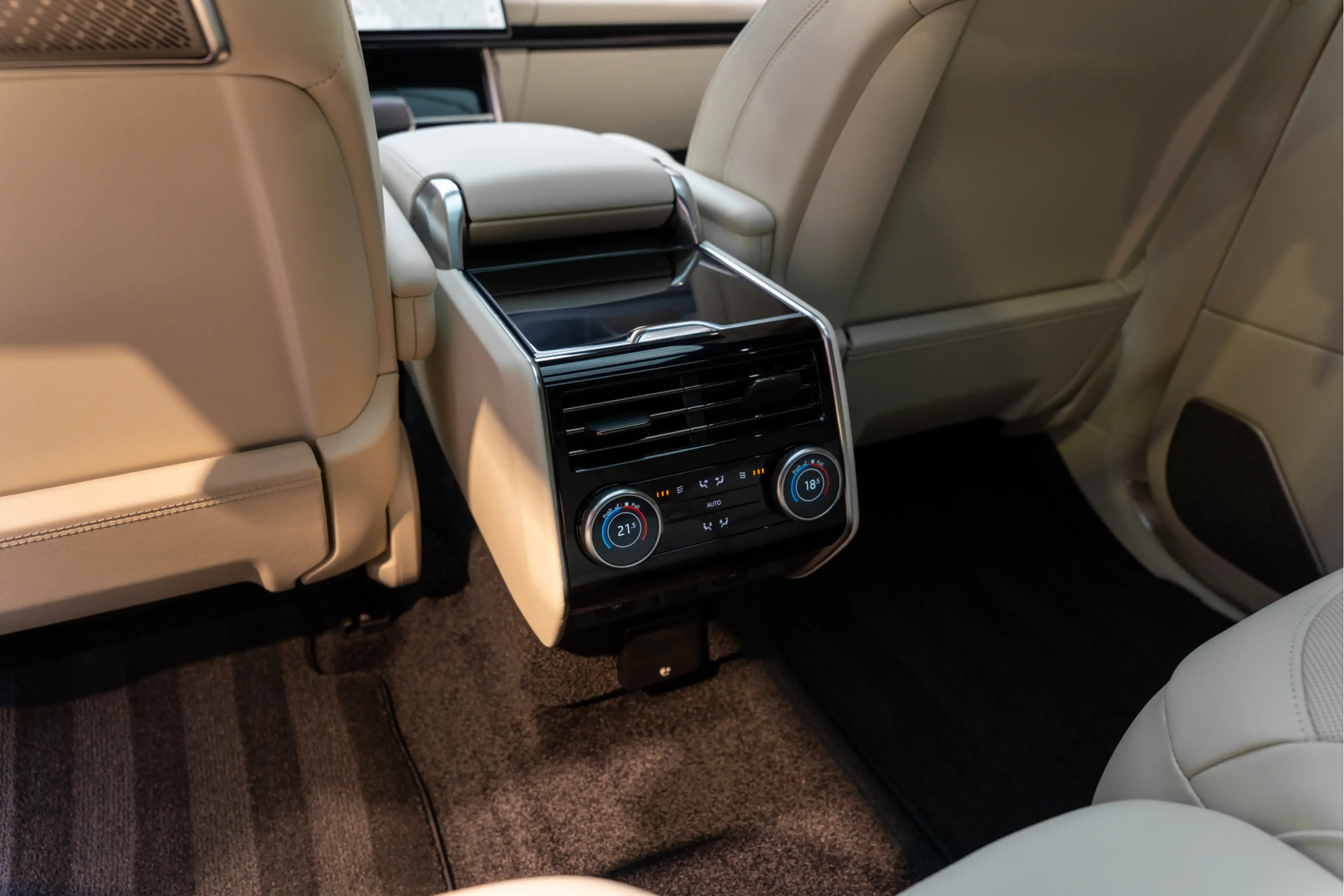 Land Rover Range Rover P460e LWB Autobiography 3.0 P460e LWB Autobiograph — photo 45