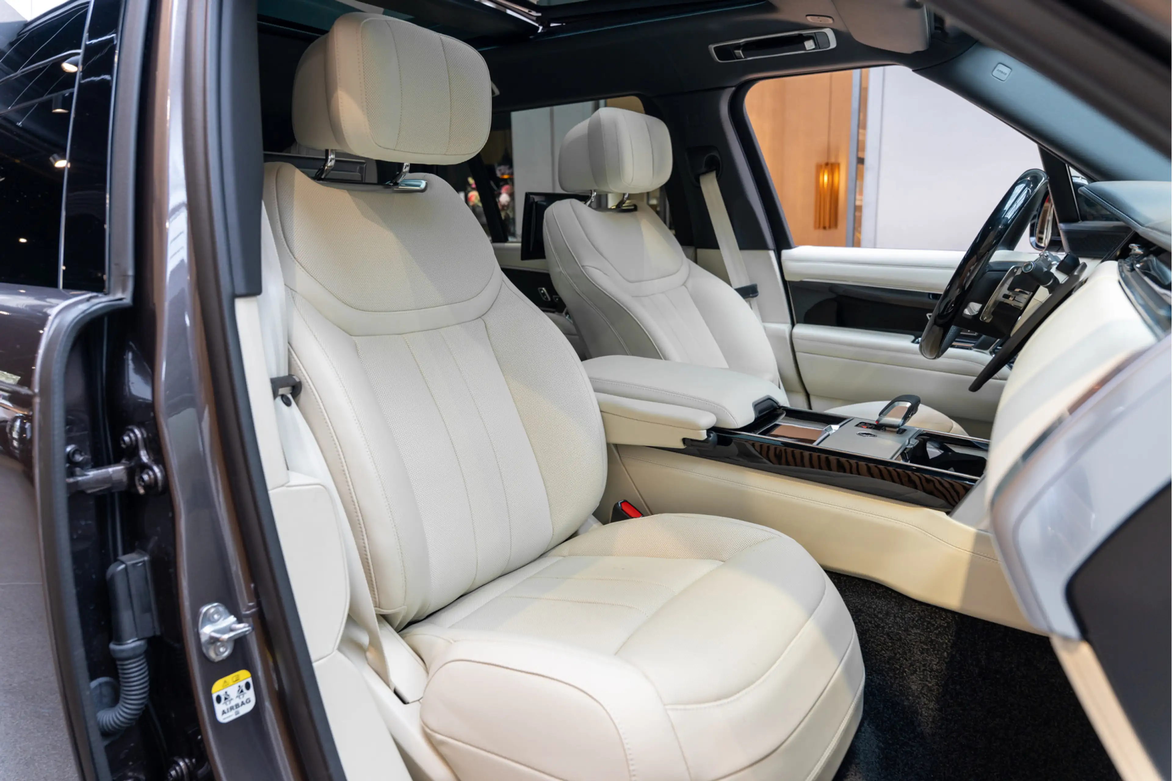 Land Rover Range Rover P460e LWB Autobiography 3.0 P460e LWB Autobiograph — photo 47
