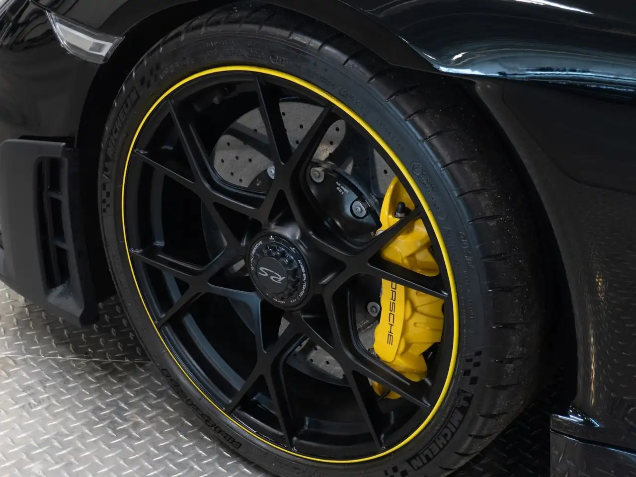 Porsche 718 Spyder снимка Porsche 718 Spyder