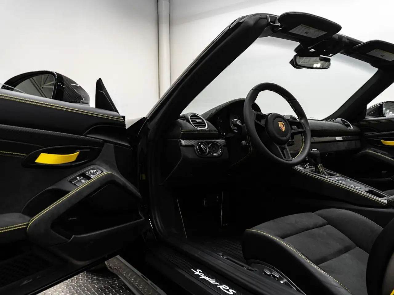 Porsche 718 Spyder снимка Porsche 718 Spyder