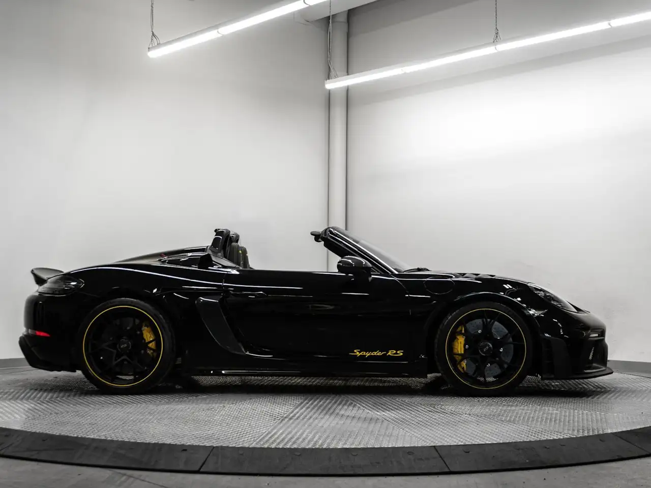 Porsche 718 Spyder снимка Porsche 718 Spyder
