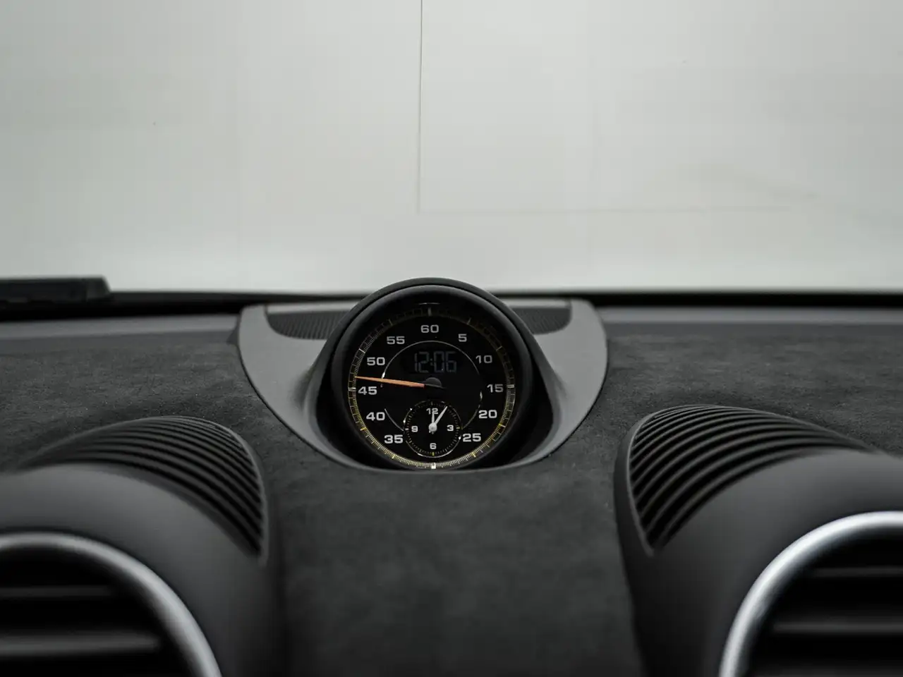 Porsche 718 Spyder снимка Porsche 718 Spyder