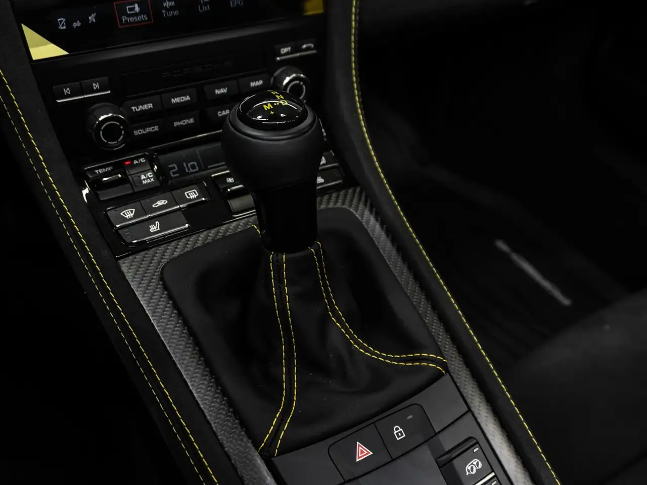 Porsche 718 Spyder снимка Porsche 718 Spyder
