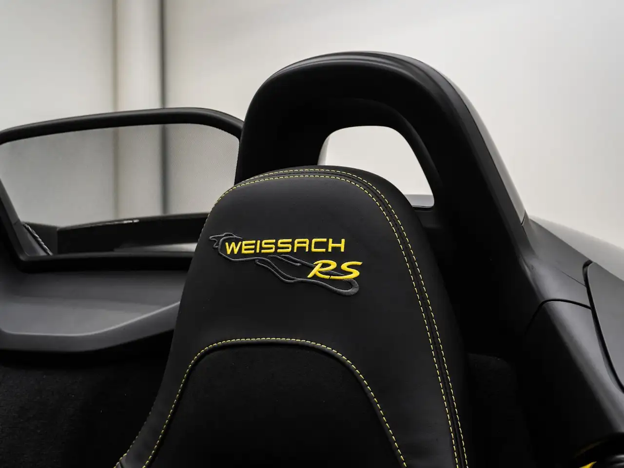 Porsche 718 Spyder снимка Porsche 718 Spyder