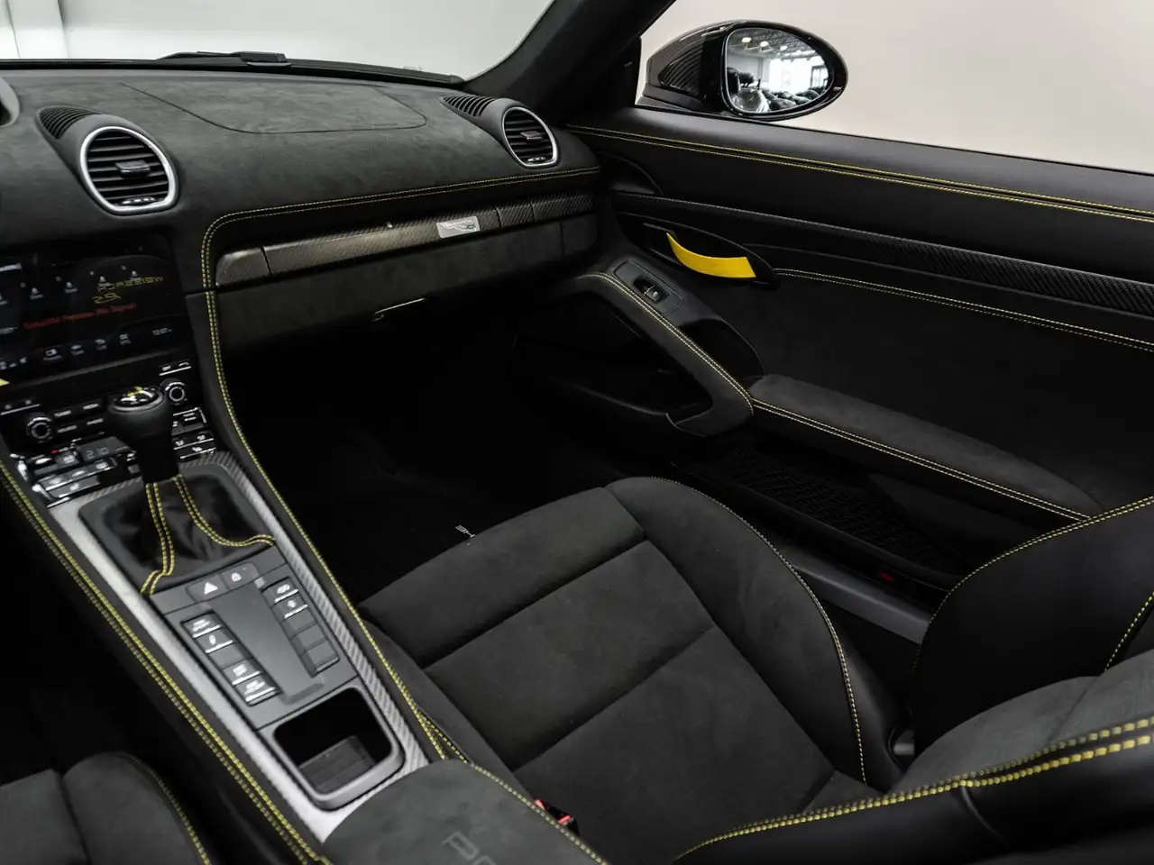 Porsche 718 Spyder снимка Porsche 718 Spyder