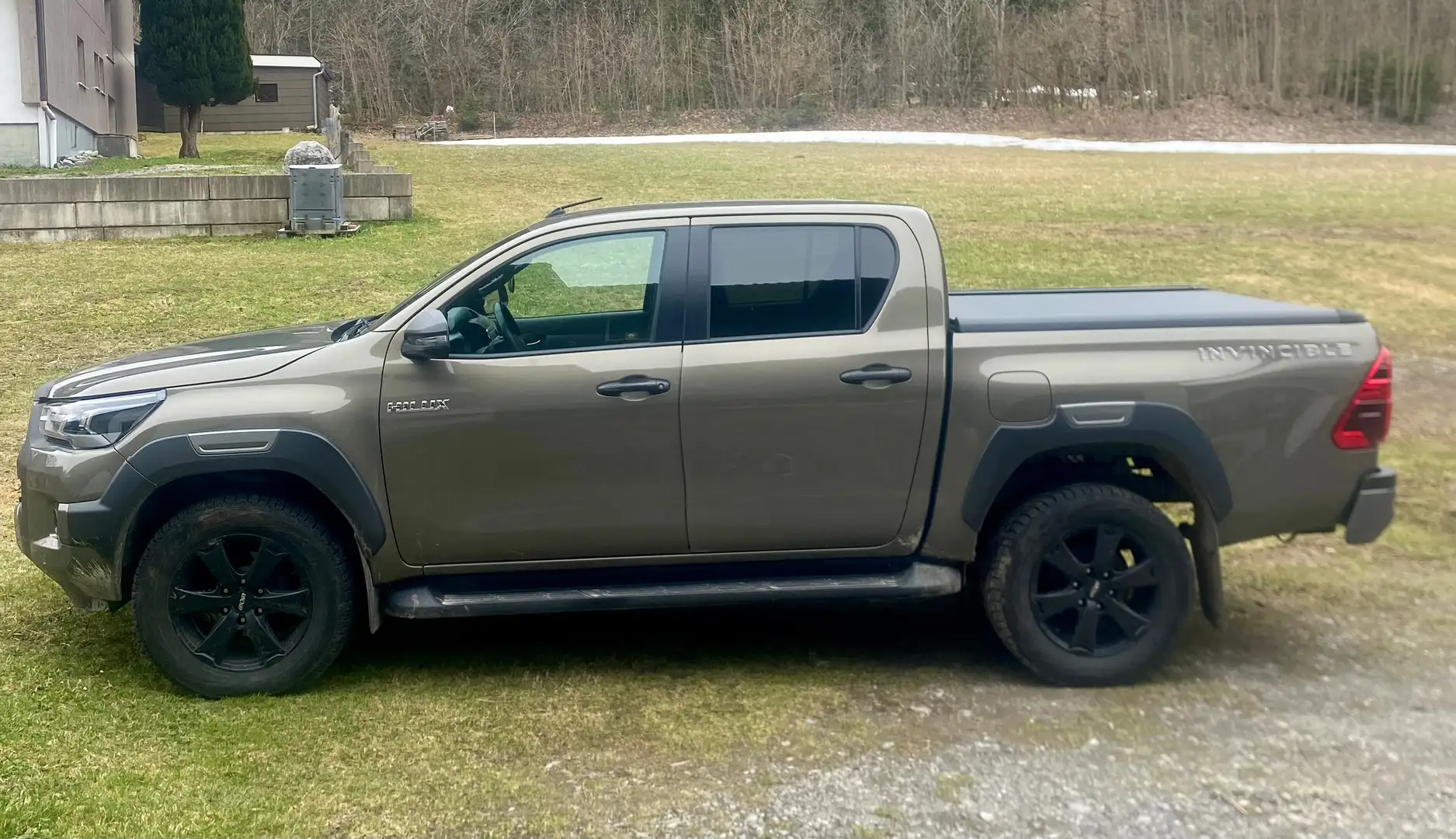 Toyota Hilux Hilux DK Invincible 4WD 2,8 D-4D Aut. Invincible Grün - 1