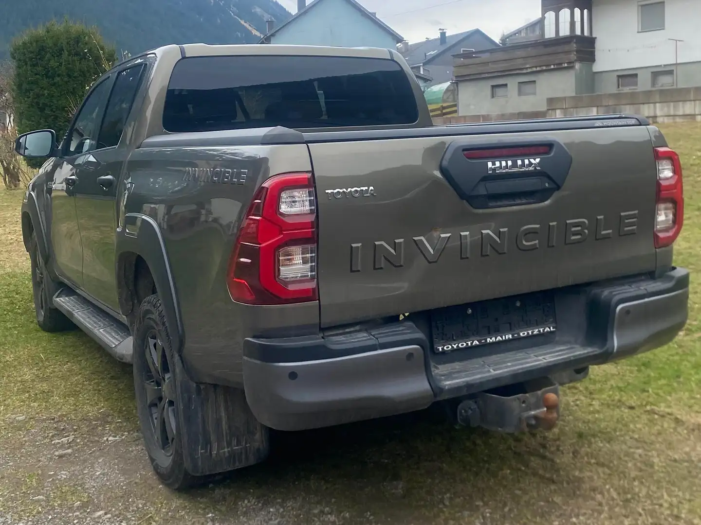 Toyota Hilux Hilux DK Invincible 4WD 2,8 D-4D Aut. Invincible Grün - 2