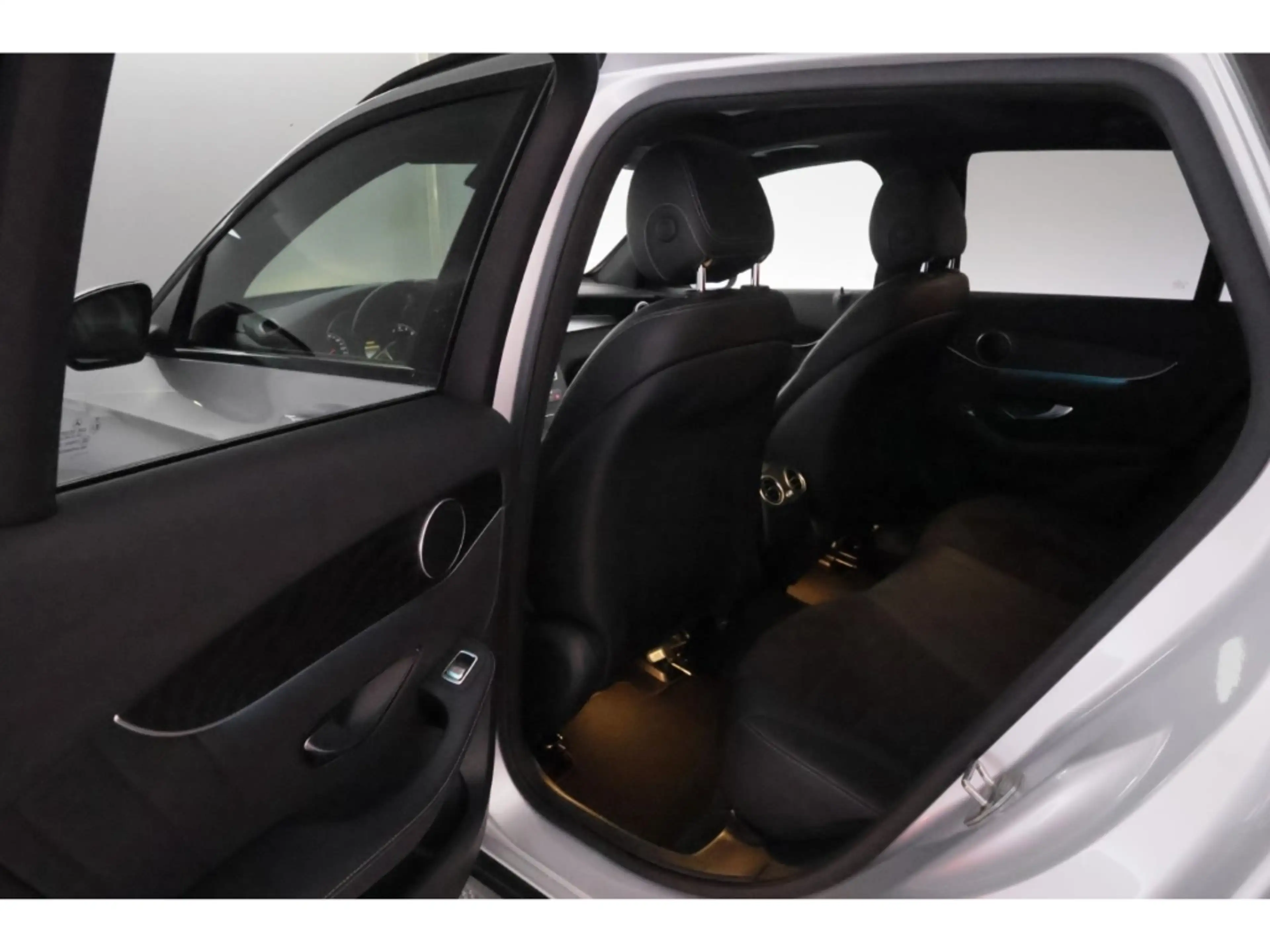 Mercedes-Benz GLC 250 9G-tronic AMG Line+LED+NAVI+PANO+KAMERA — photo 19