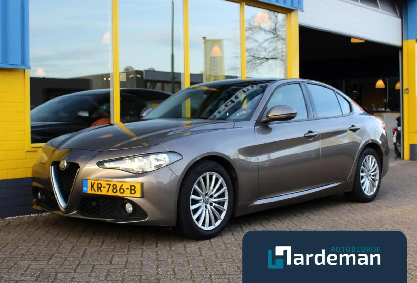 Alfa Romeo Giulia 2.2 Business Super Panorama Driver Assist. Gris - 1