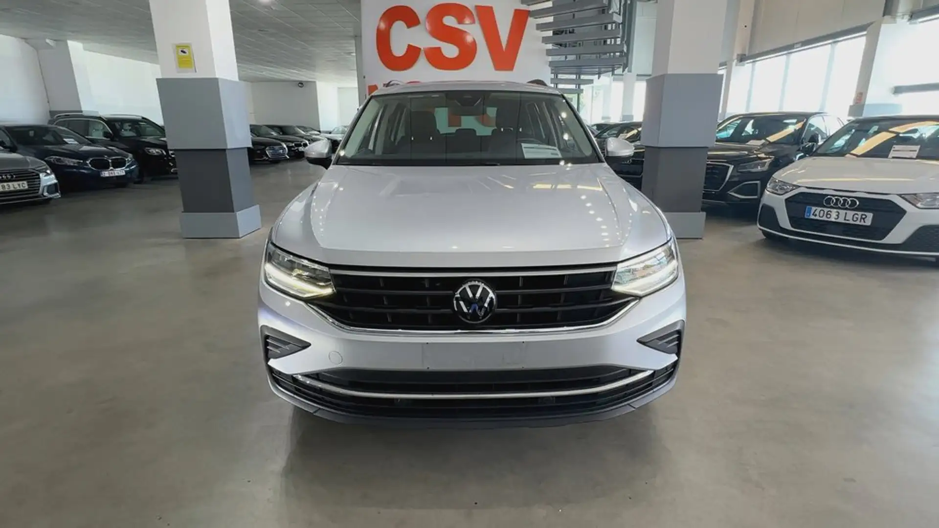 Volkswagen Tiguan Urban Sport 2.0 TDI 90kW 122CV - 2