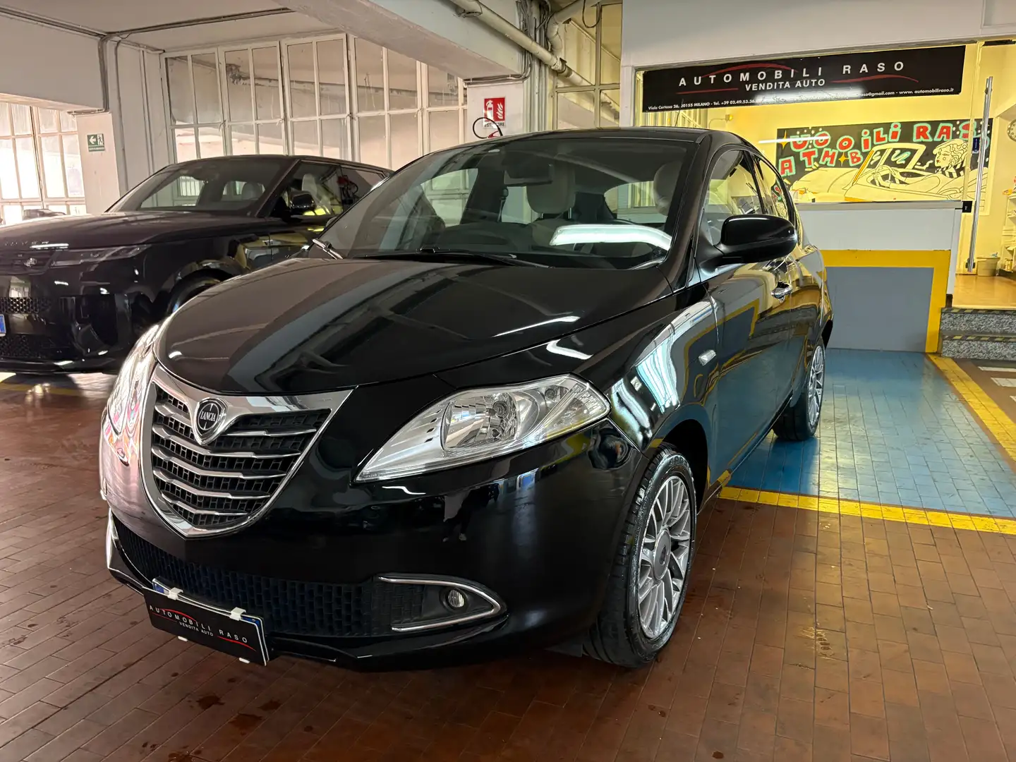 Lancia Ypsilon Ypsilon 1.2 8v Gold 69cv Noir - 1