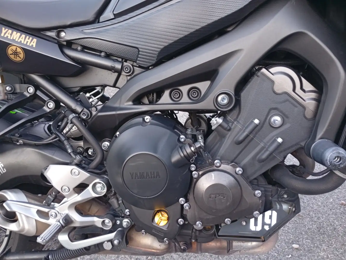 Yamaha MT-09 Tracer Negro - 2