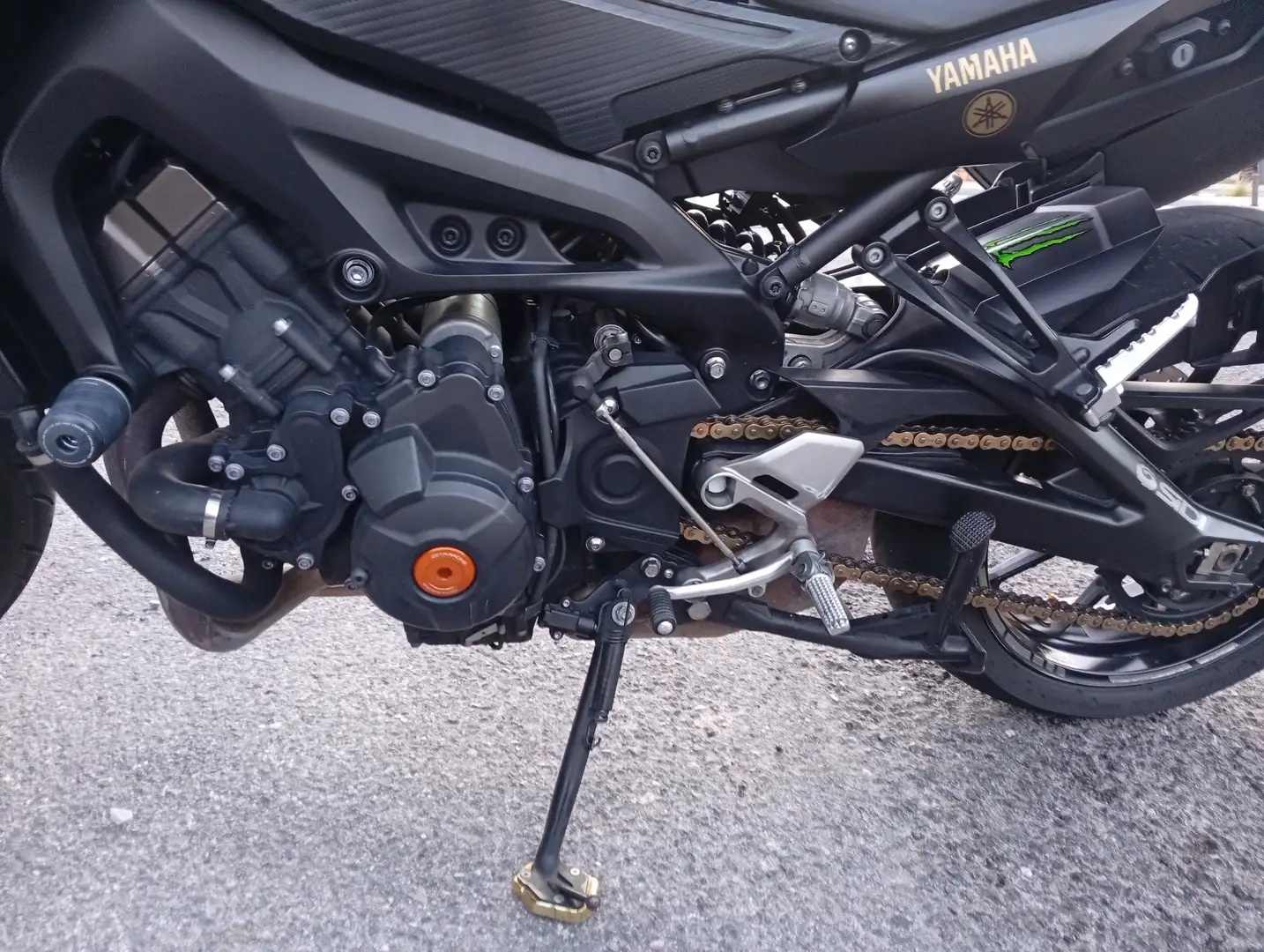 Yamaha MT-09 Tracer Negro - 1