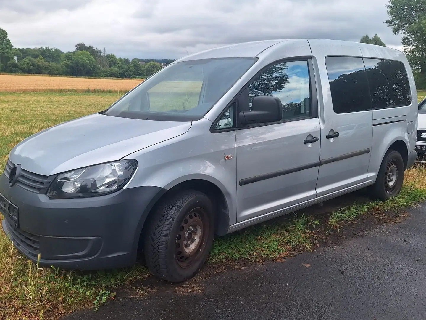 Volkswagen Caddy 1.6 TDI Maxi  *Behindertengerecht* Plateado - 1