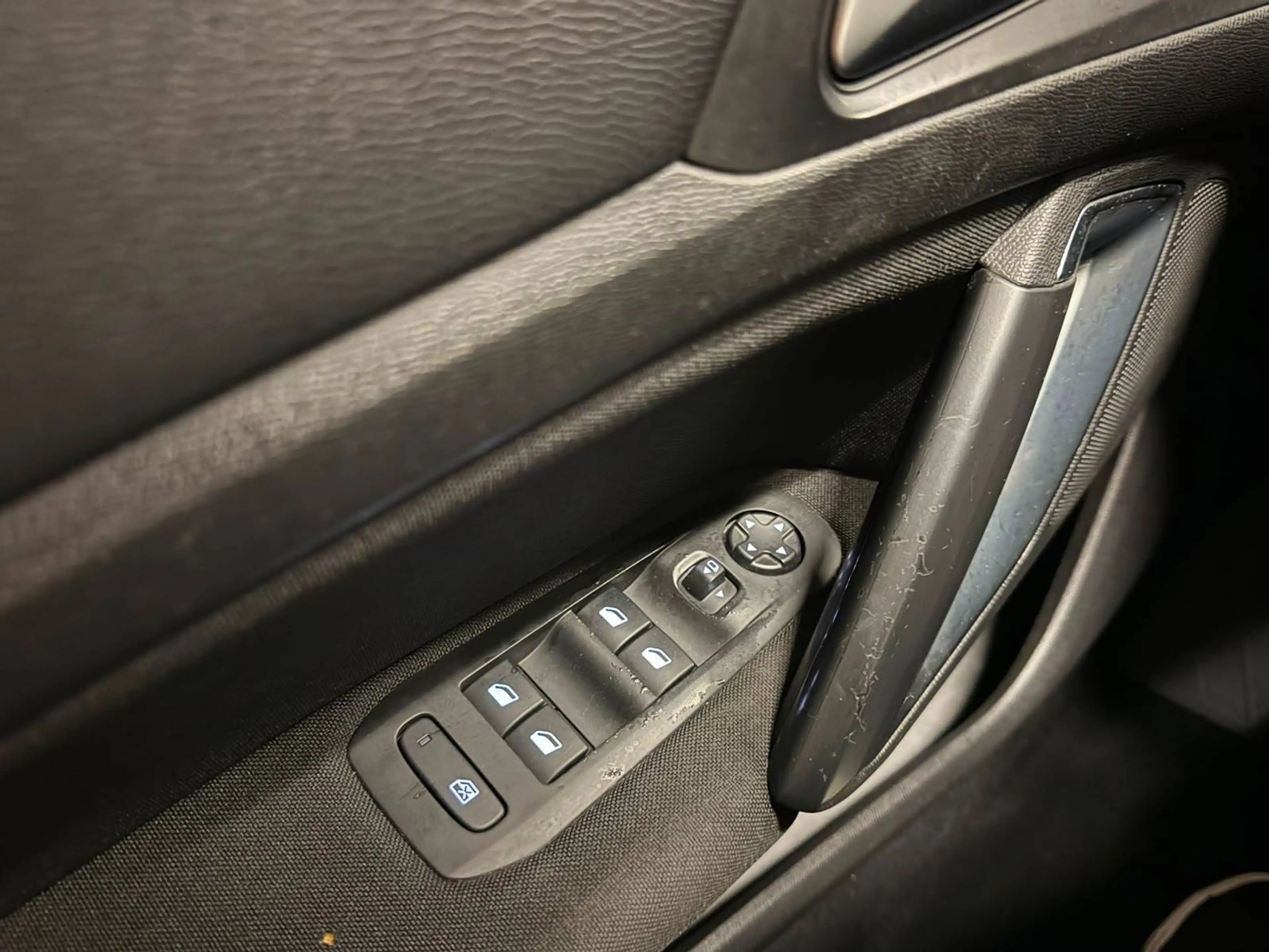 Peugeot 308 308 SW 1.6 HDi Access — photo 12