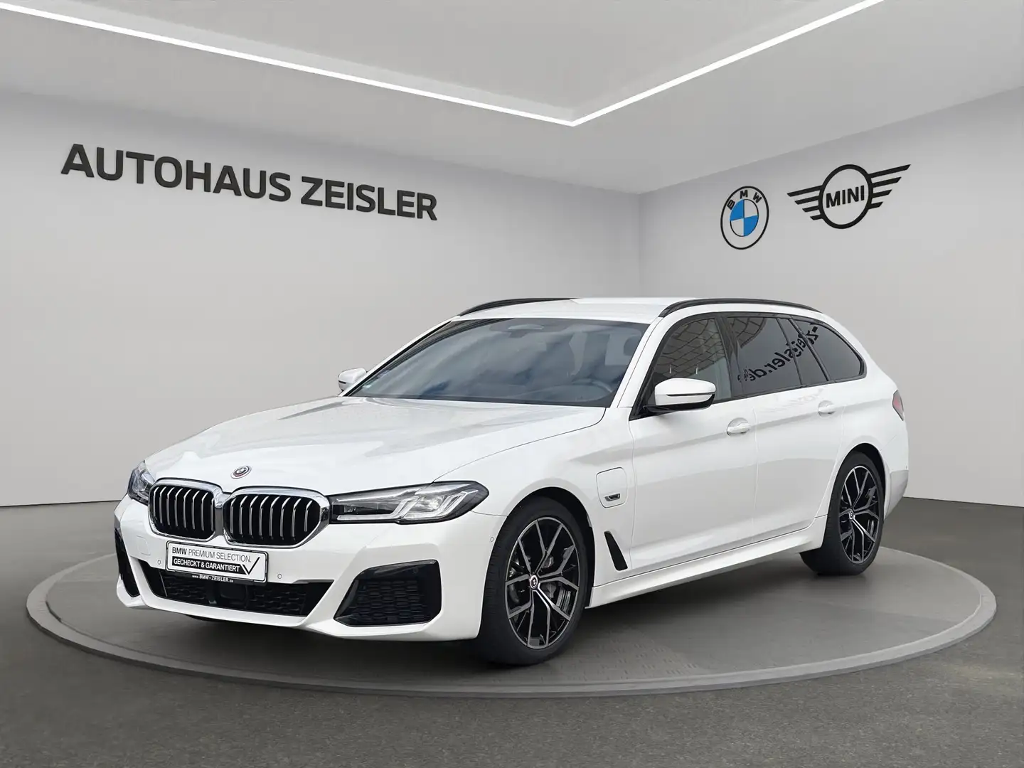 BMW 530 e xDrive Touring M SPORTPAKET Head-Up DrivingAssis Weiß - 1