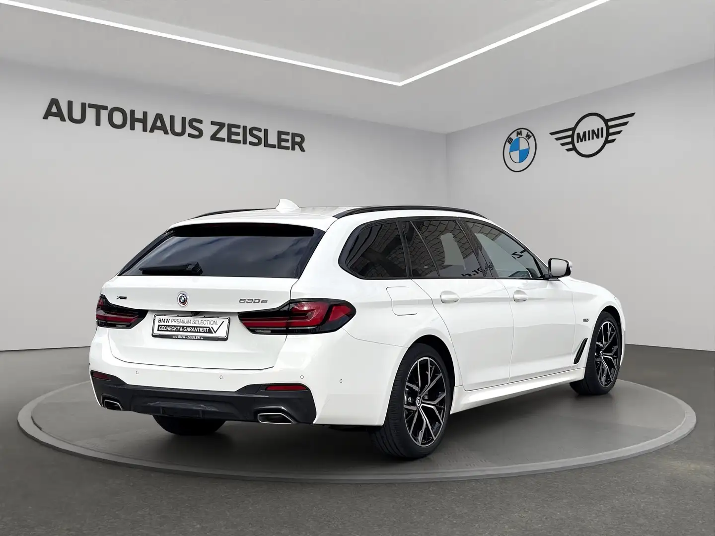 BMW 530 e xDrive Touring M SPORTPAKET Head-Up DrivingAssis Weiß - 2