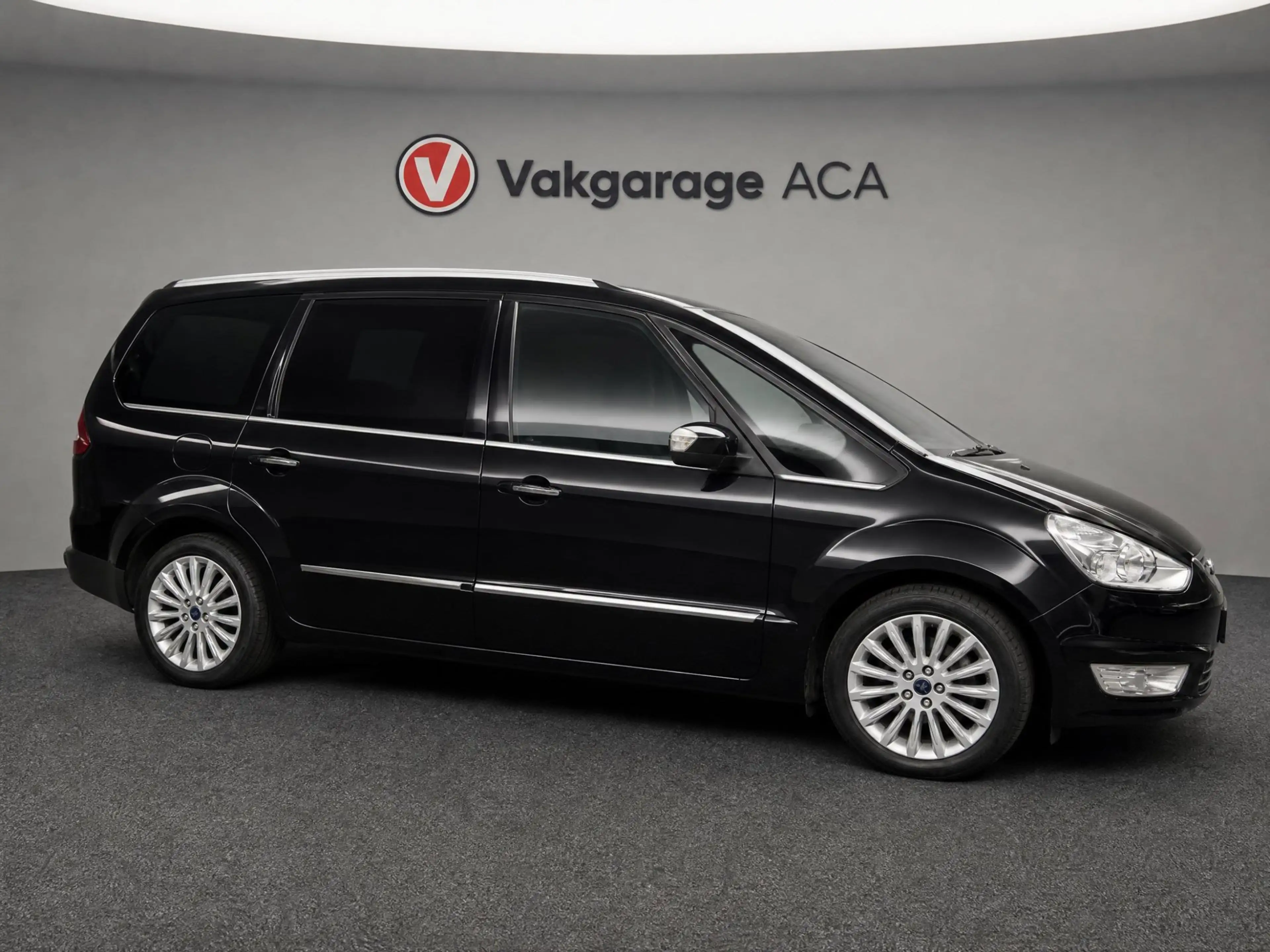 Ford Galaxy 1.6 SCTi Platinum // 7-PERS // PANO // TREKHAAK // — photo 3