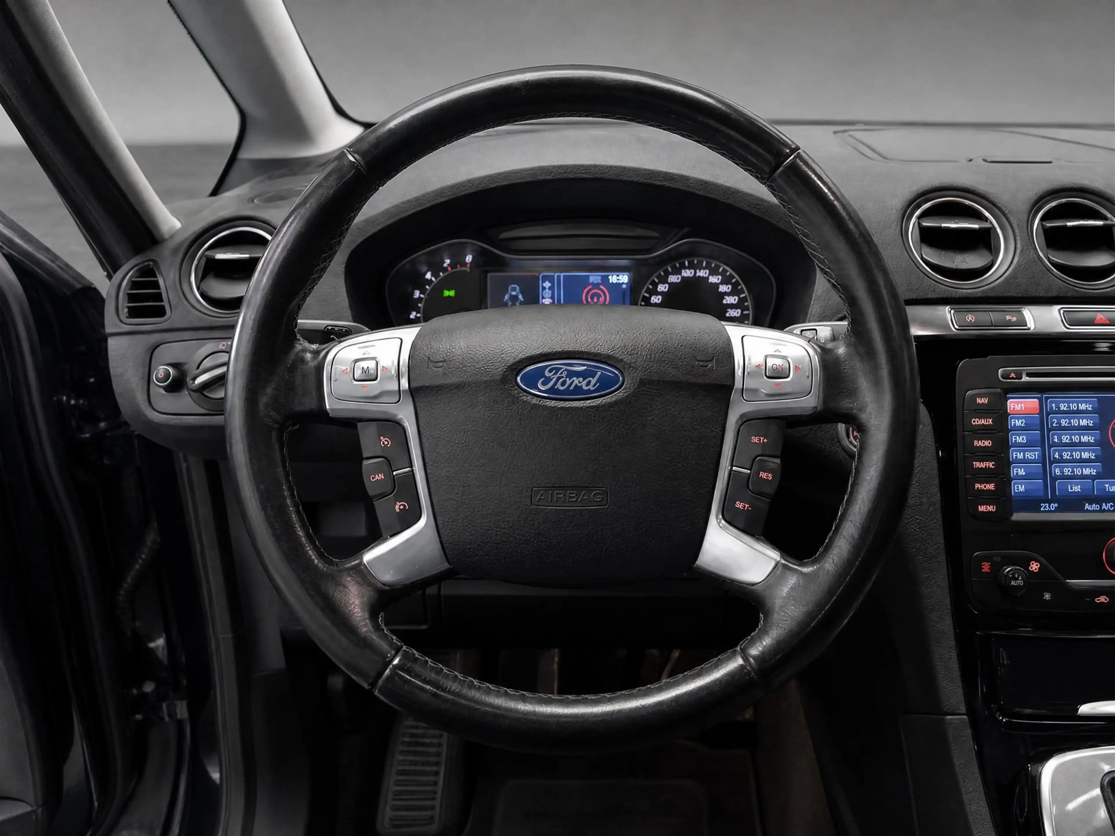 Ford Galaxy 1.6 SCTi Platinum // 7-PERS // PANO // TREKHAAK // — photo 15