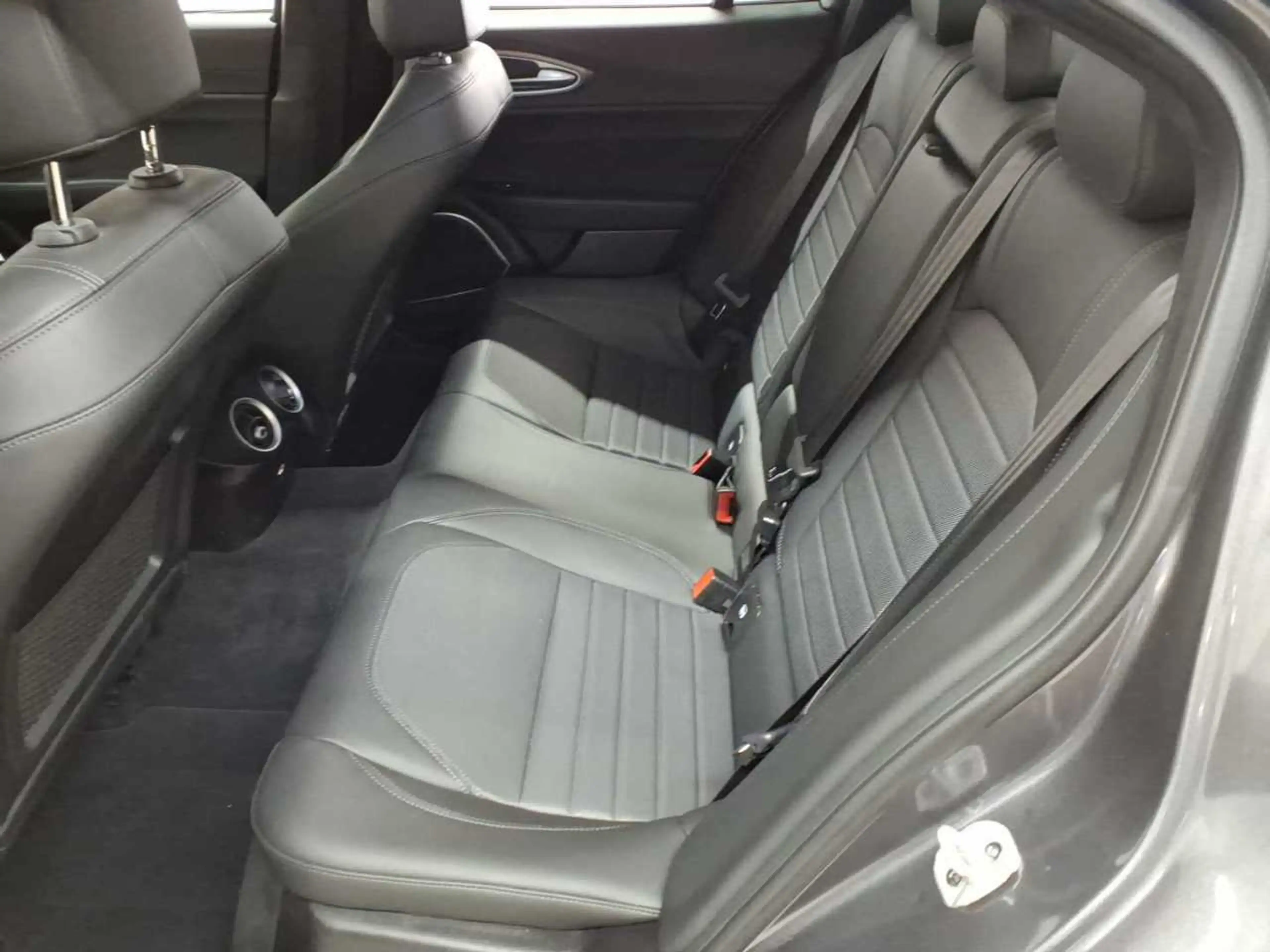 Alfa Romeo Giulia Giulia 2.2 Diesel AT8 Sprint Navi Xenon — photo 13