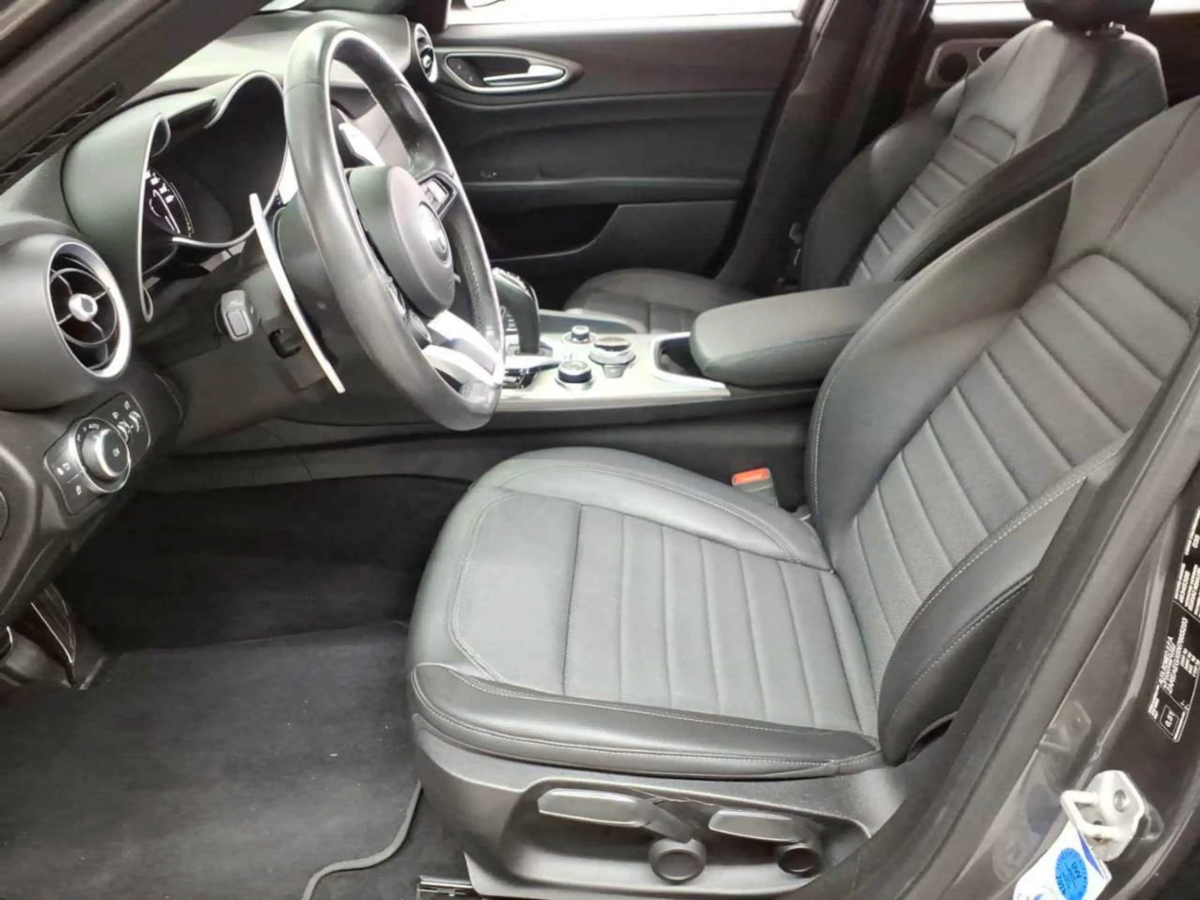 Alfa Romeo Giulia Giulia 2.2 Diesel AT8 Sprint Navi Xenon — photo 7
