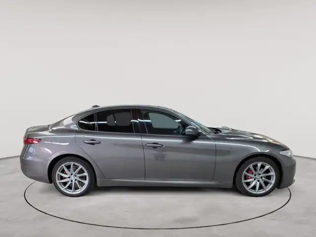 Alfa Romeo Giulia view 3