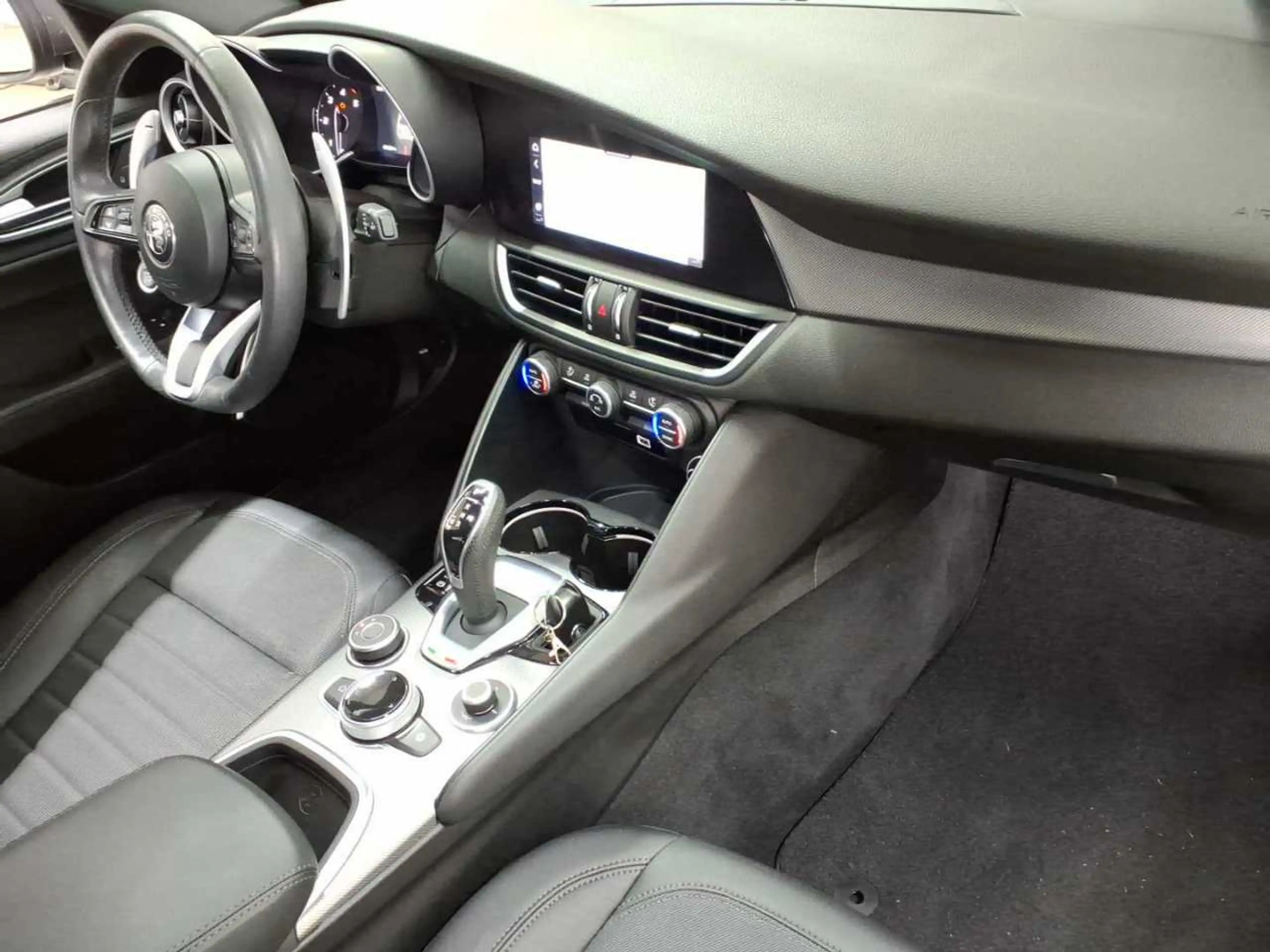 Alfa Romeo Giulia Giulia 2.2 Diesel AT8 Sprint Navi Xenon — photo 9