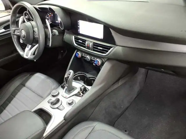 Alfa Romeo Giulia view 9