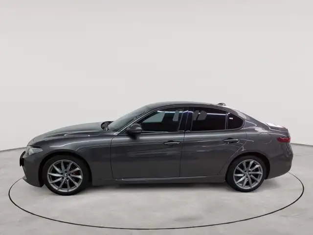 Alfa Romeo Giulia view 6