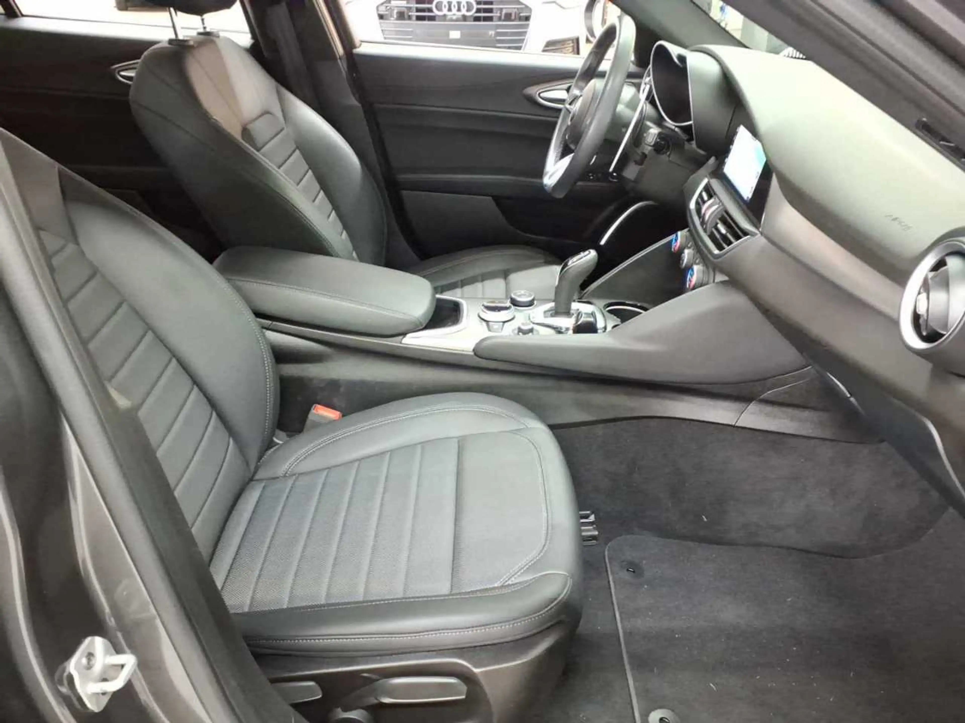 Alfa Romeo Giulia Giulia 2.2 Diesel AT8 Sprint Navi Xenon — photo 8