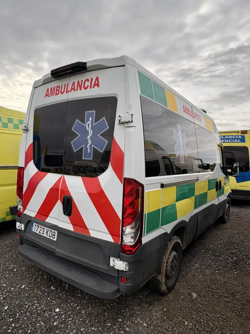 Iveco Daily Daily Furgón 33S15/2.3 V 3520L H2 12.0 146 Blanco - 2